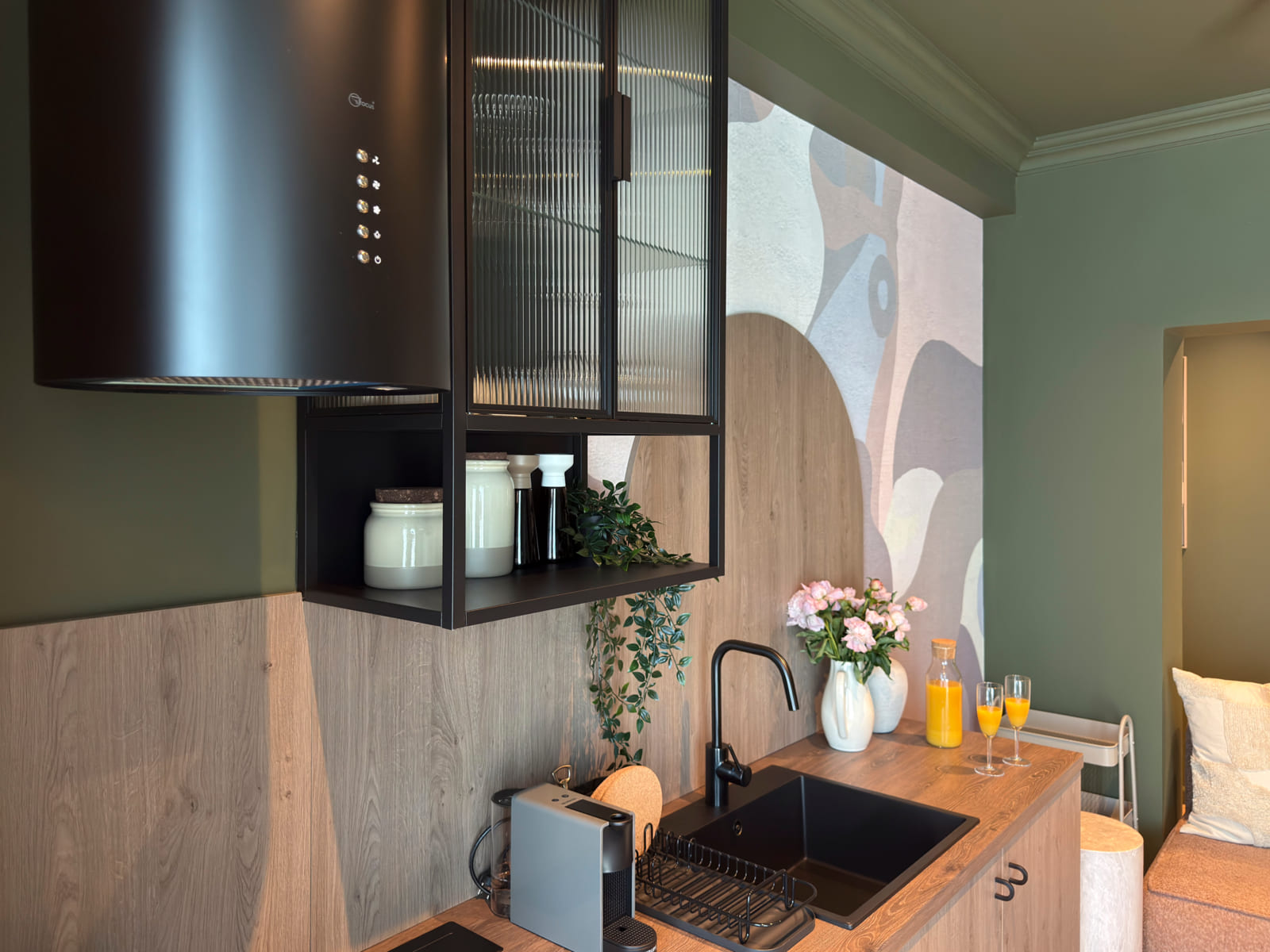 Batistei Olive — Kitchen, sink and hood