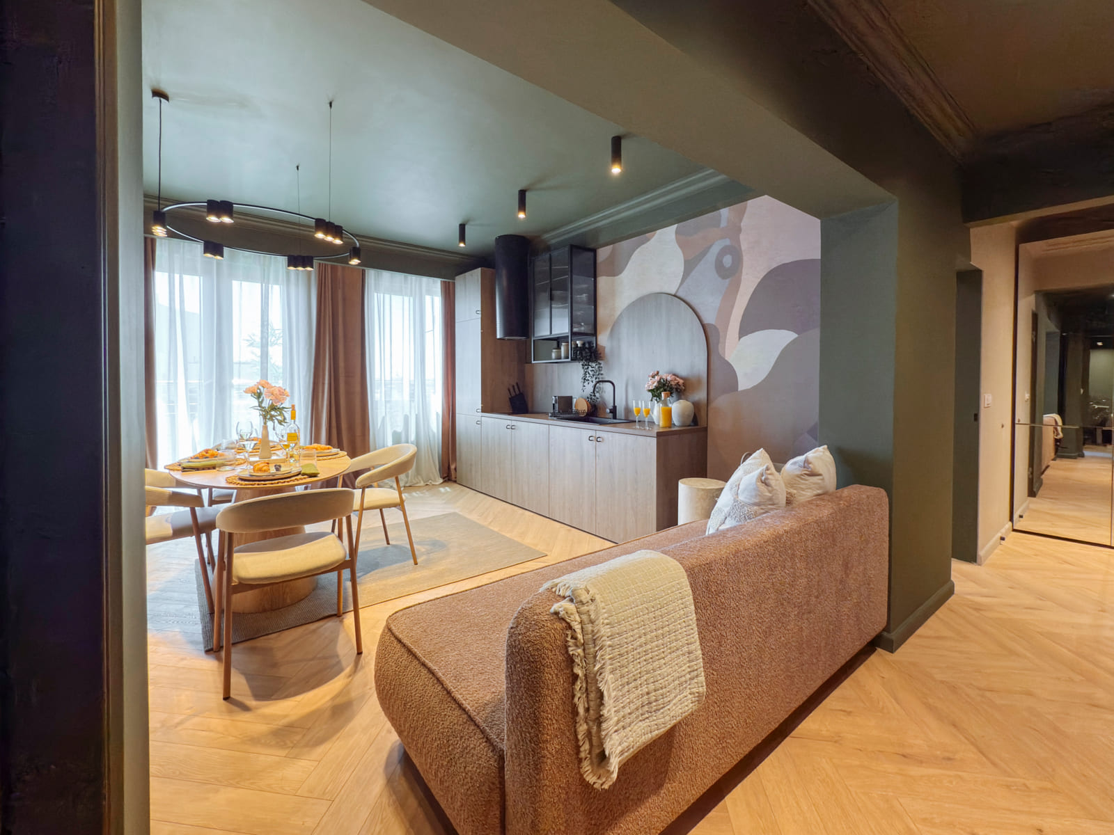 Batistei Olive — Living room and dining area