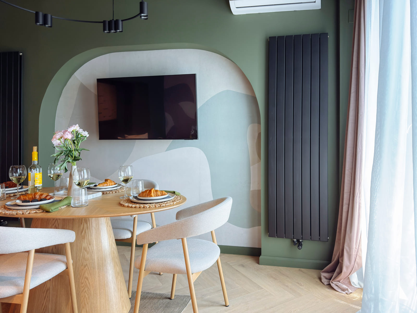 Batistei Olive — Dining table and the television arch