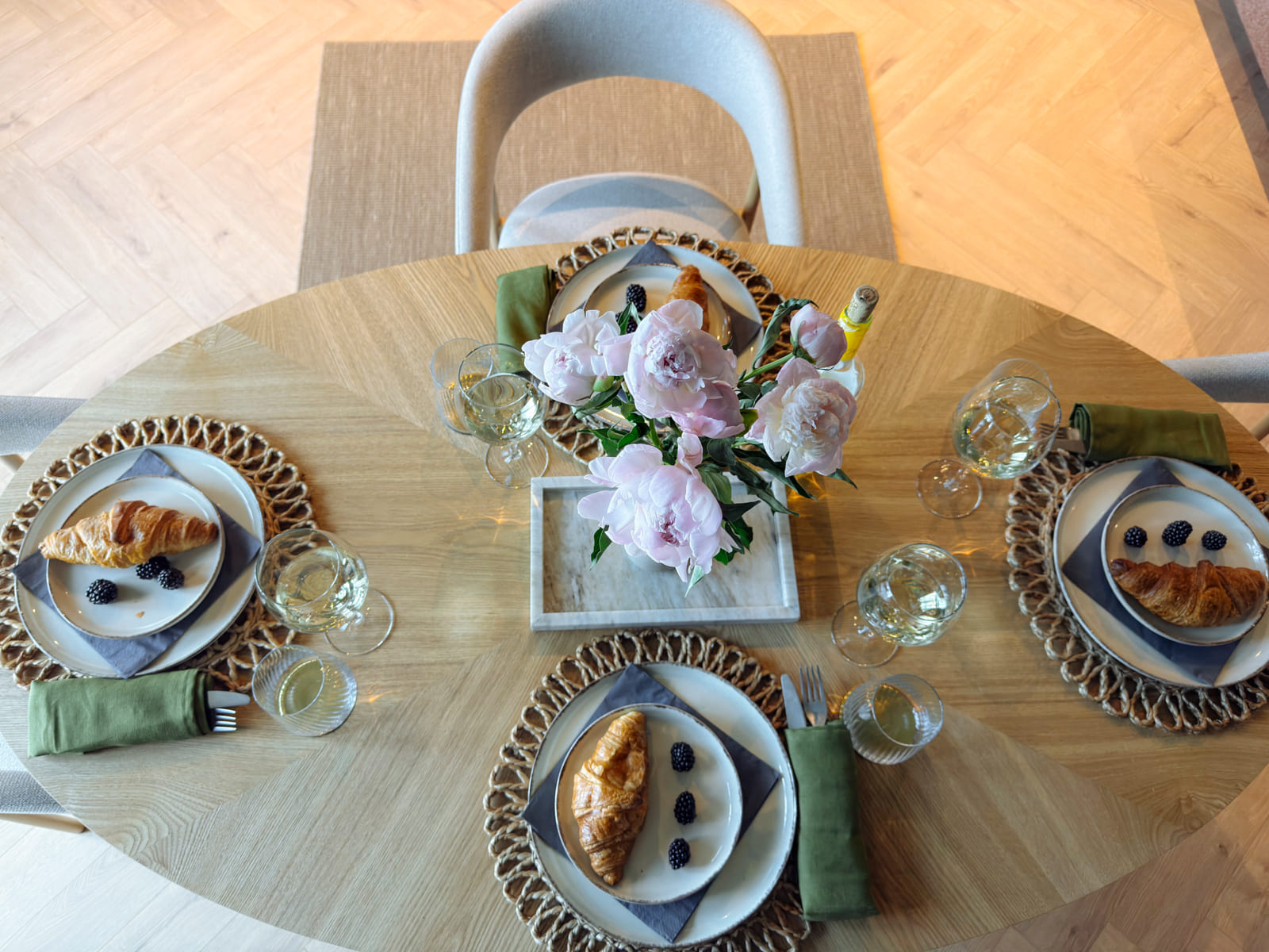 Batistei Olive — Dining table, laid
