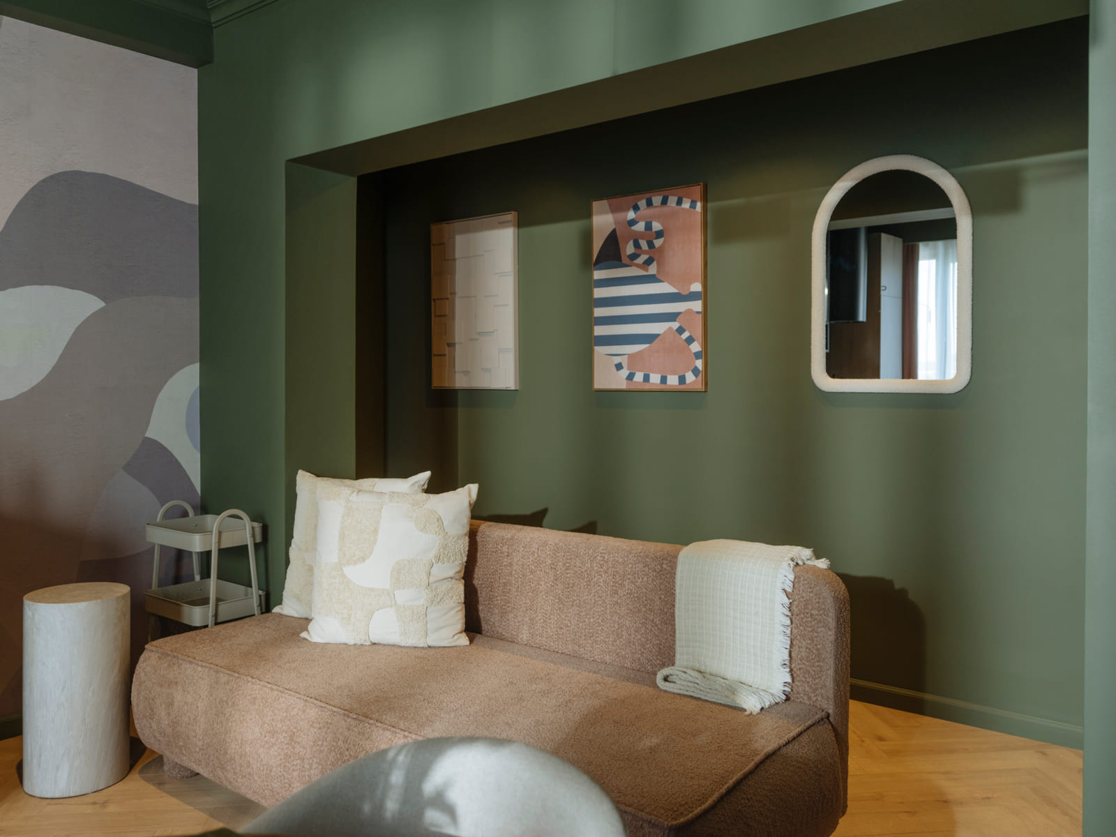 Batistei Olive — Sofa and the green niche