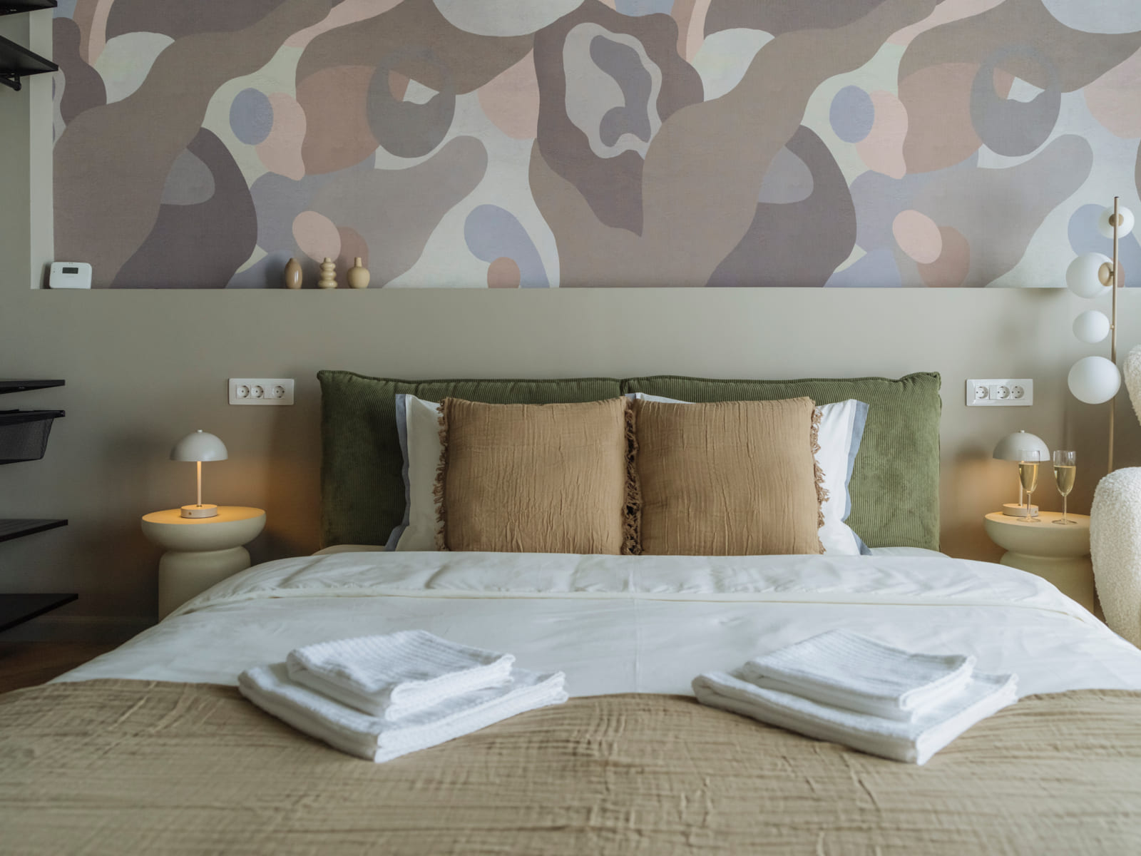 Batistei Olive — Main bedroom, bed and mural