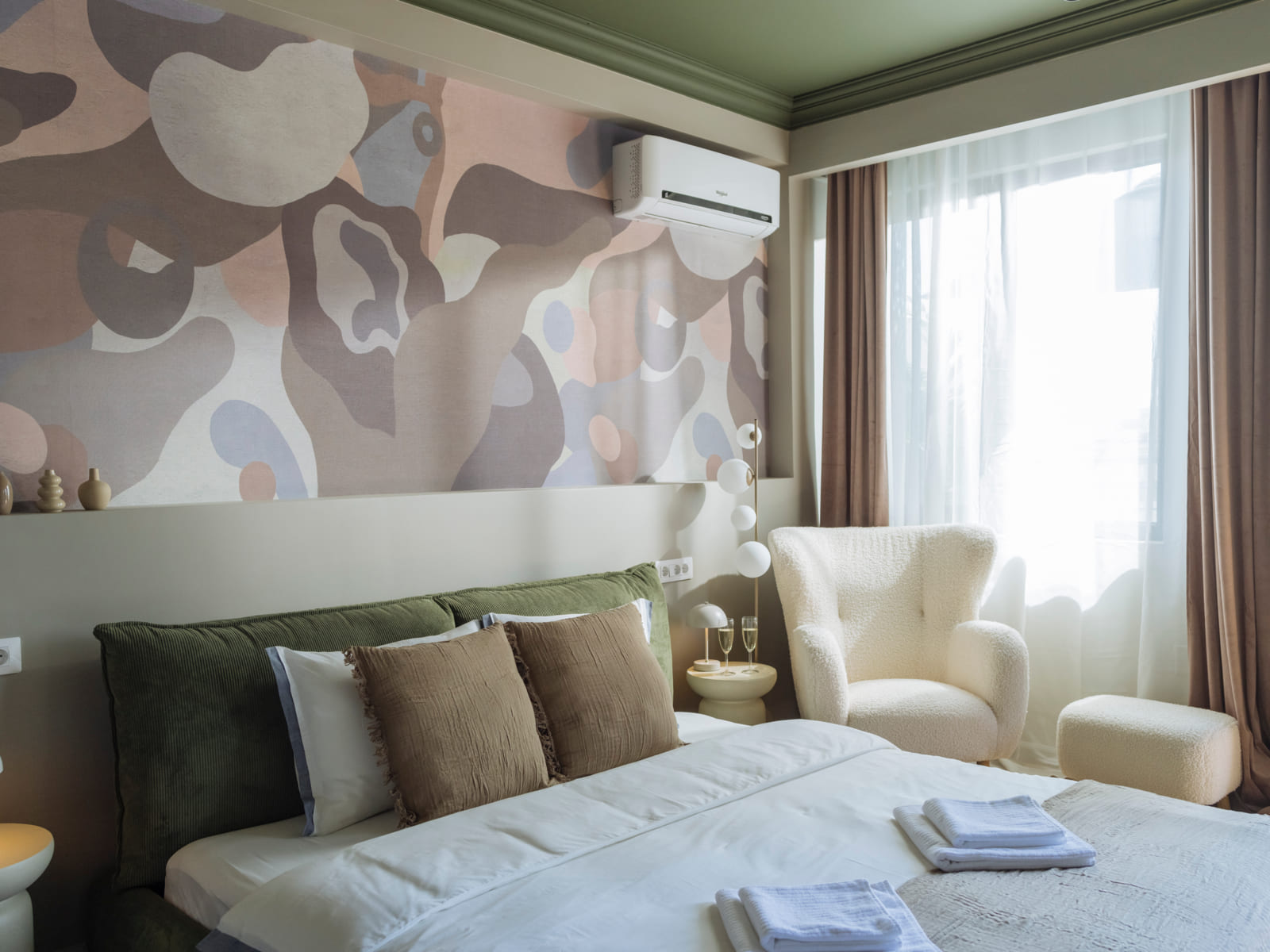 Batistei Olive — Bedroom, wide