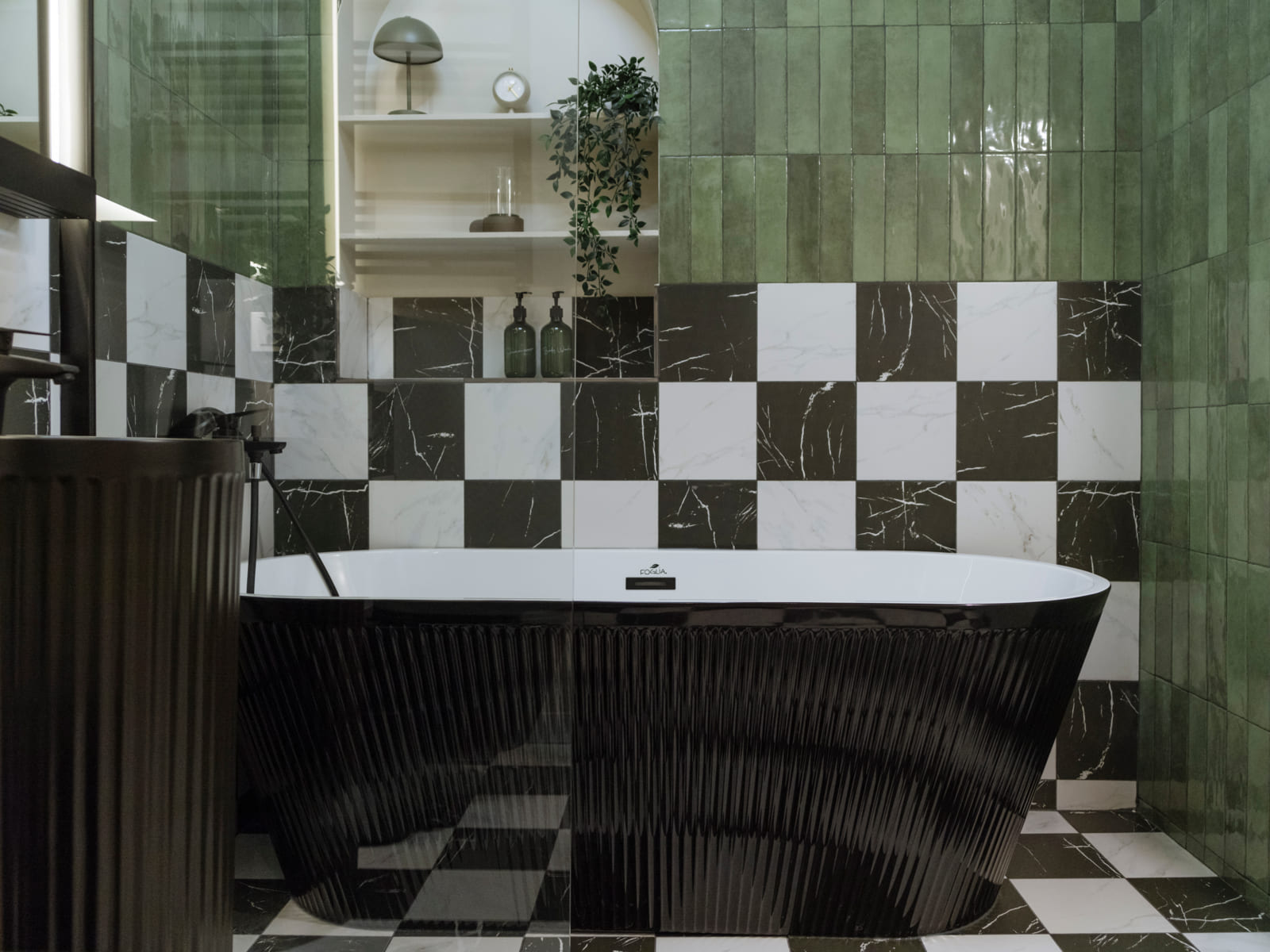 Batistei Olive — Bathroom, bath and checkerboard floor