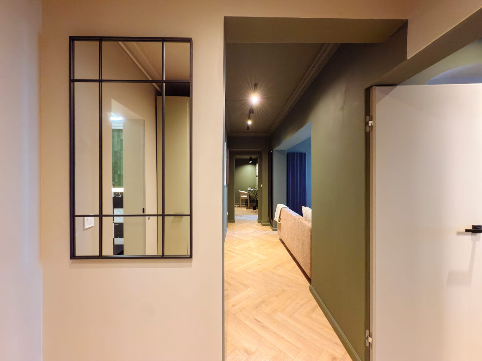 Batistei Olive — Entrance hall