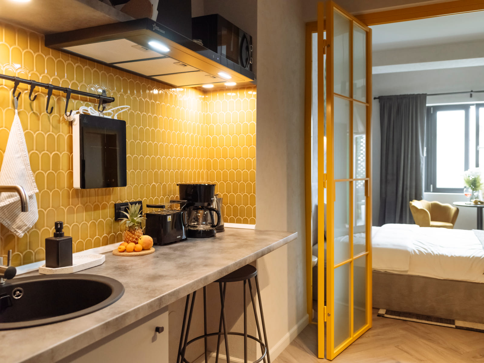 Demeter Studio 87 — Kitchen, honeycomb tile
