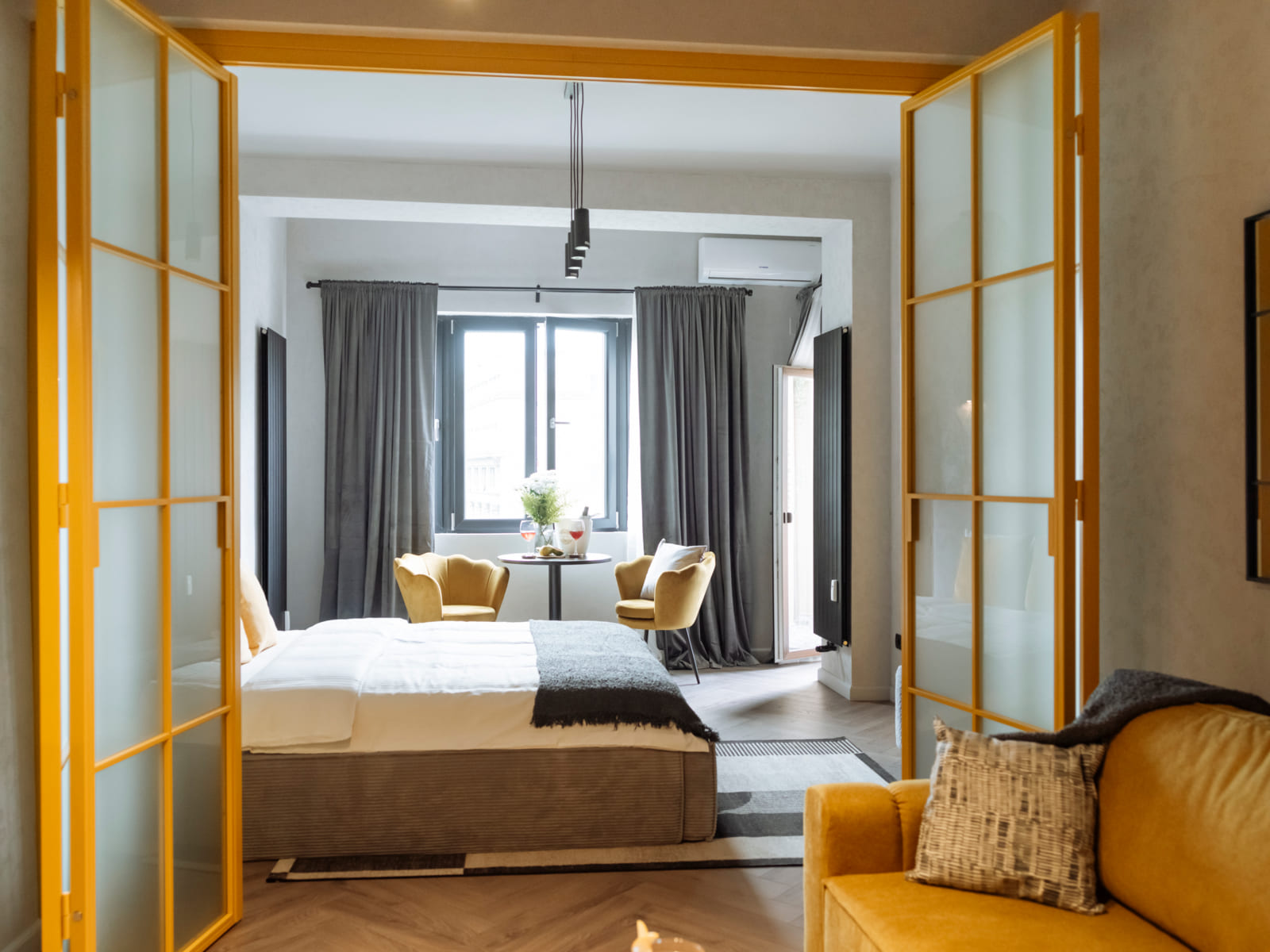Demeter Studio 87 — The bed through the screens