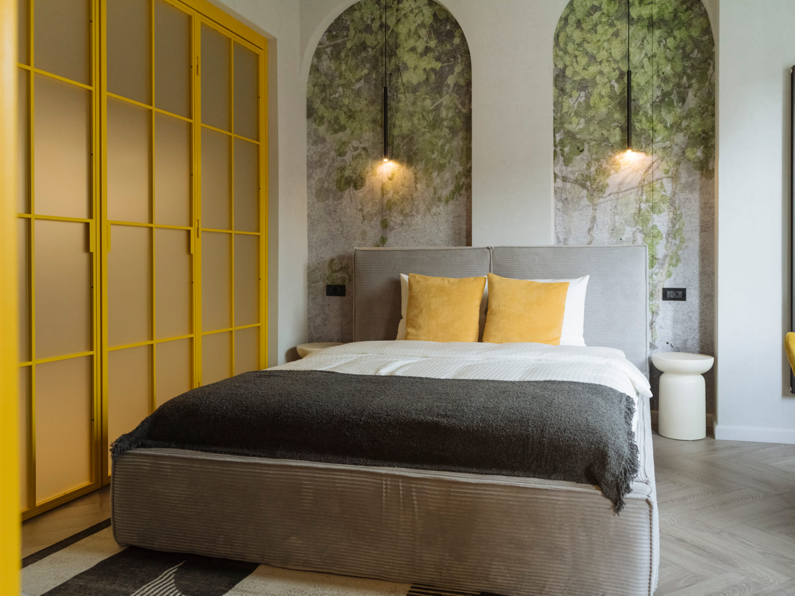 Demeter Studio 87 — Bed under the arches