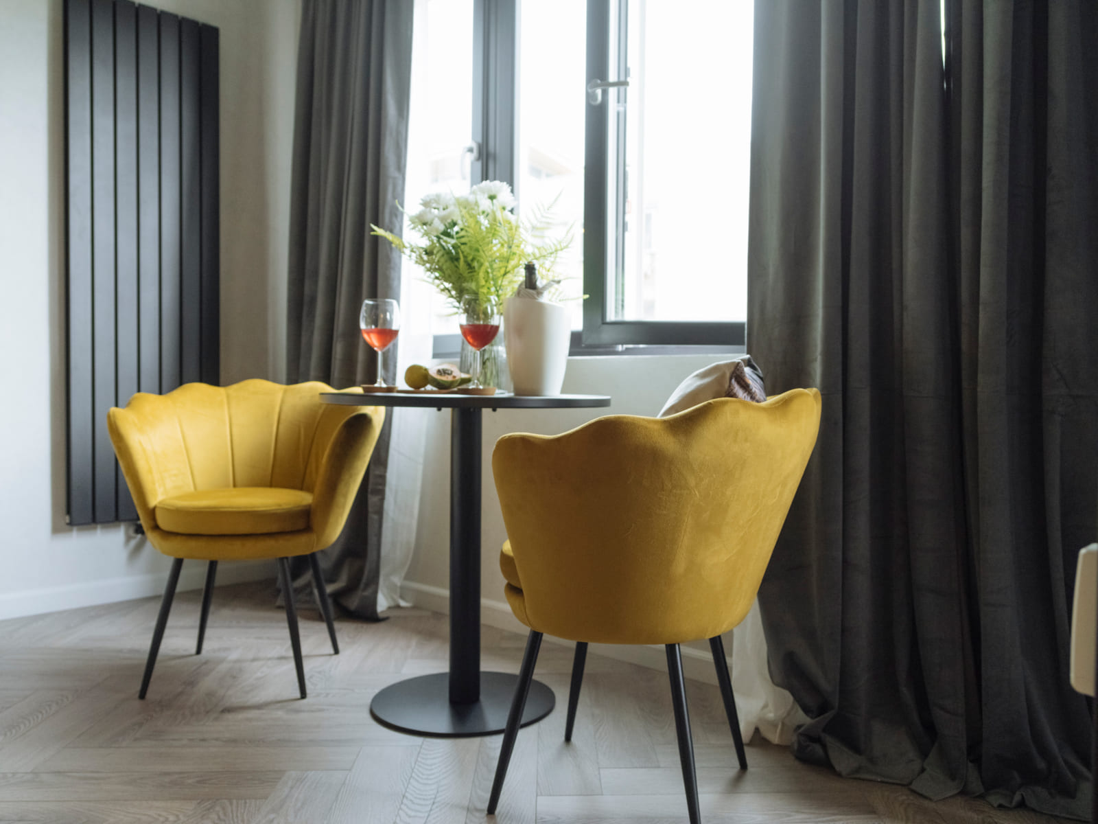 Demeter Studio 87 — Armchairs and table by the window