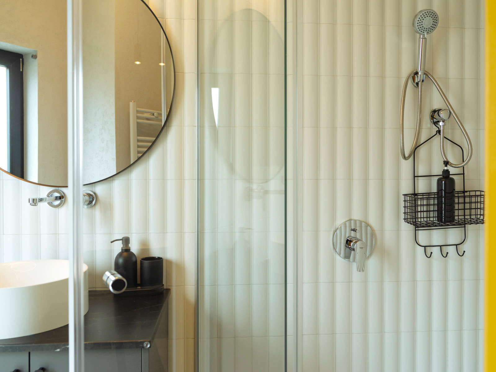 Demeter Studio 87 — Shower, fluted tile