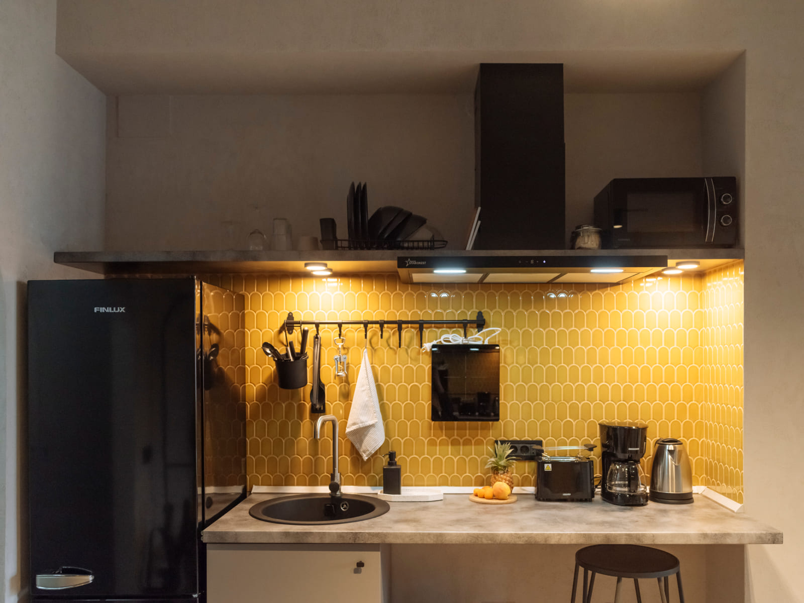 Demeter Studio 87 — Kitchen, hood and fridge