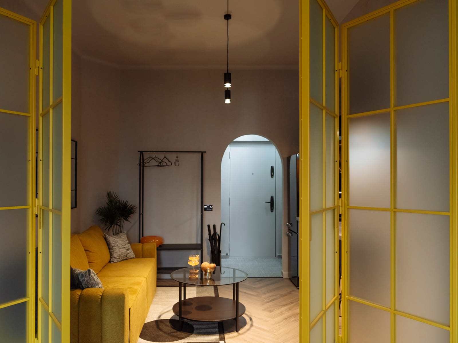 Demeter Studio 87 — Folding screens, towards the hall