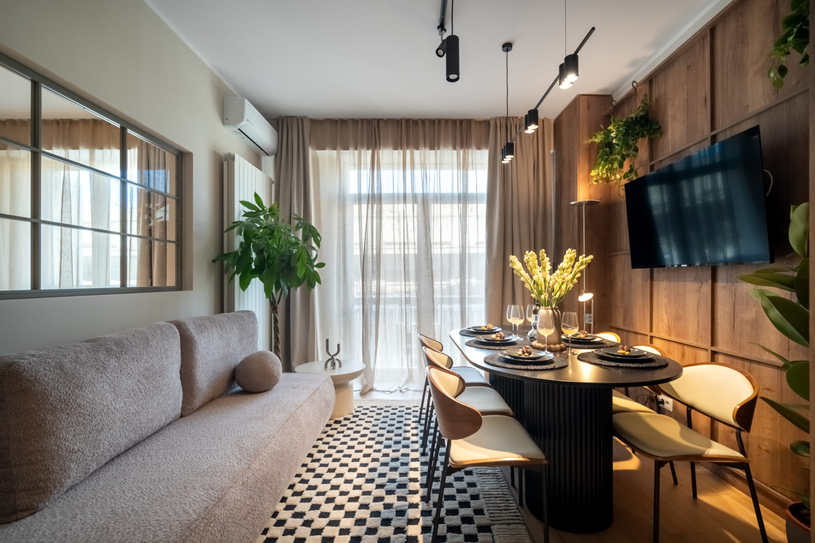 Magheru 46 — Living room and dining table