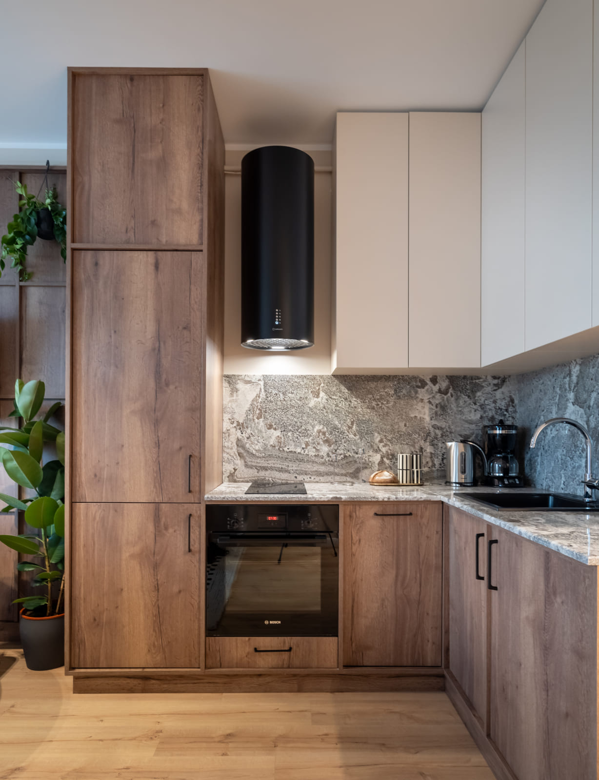 Magheru 46 — Kitchen, oven and hood
