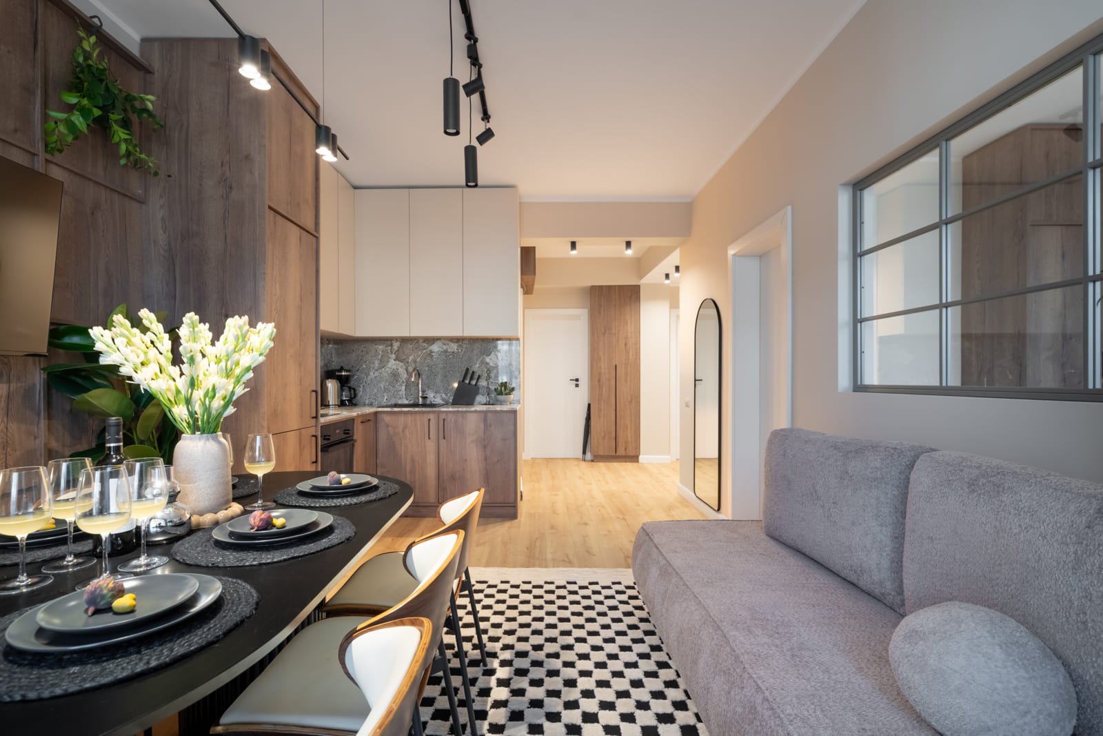 Magheru 46 — Sofa and dining