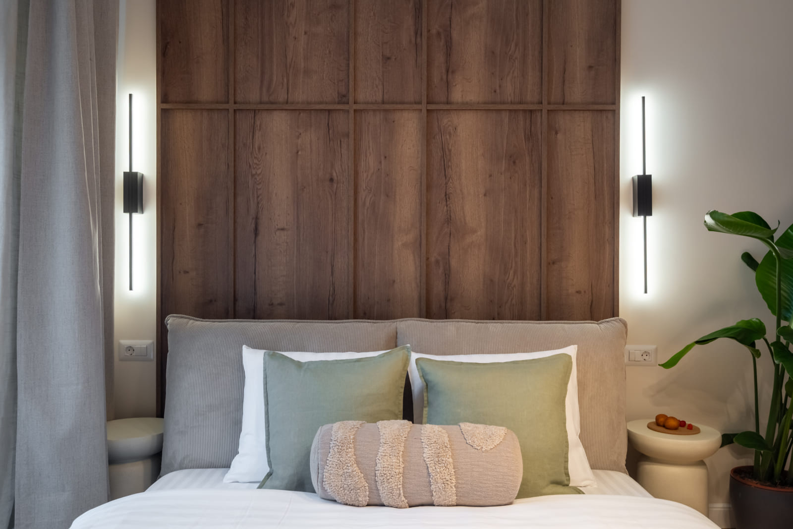Magheru 46 — Headboard and lights