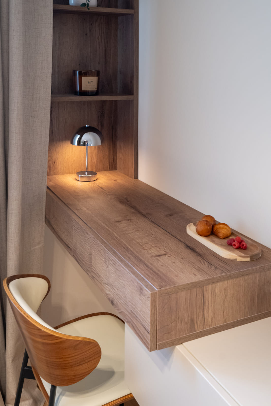 Magheru 46 — Console and the tray