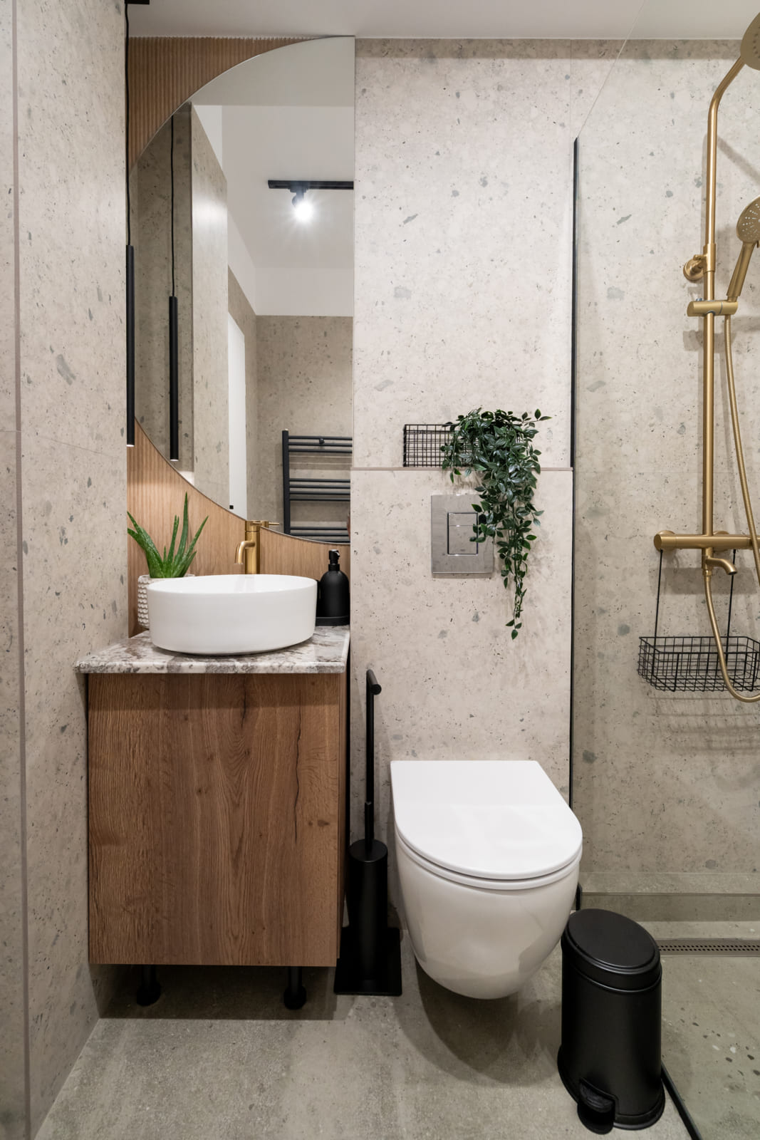 Magheru 46 — Bathroom, stone and brass