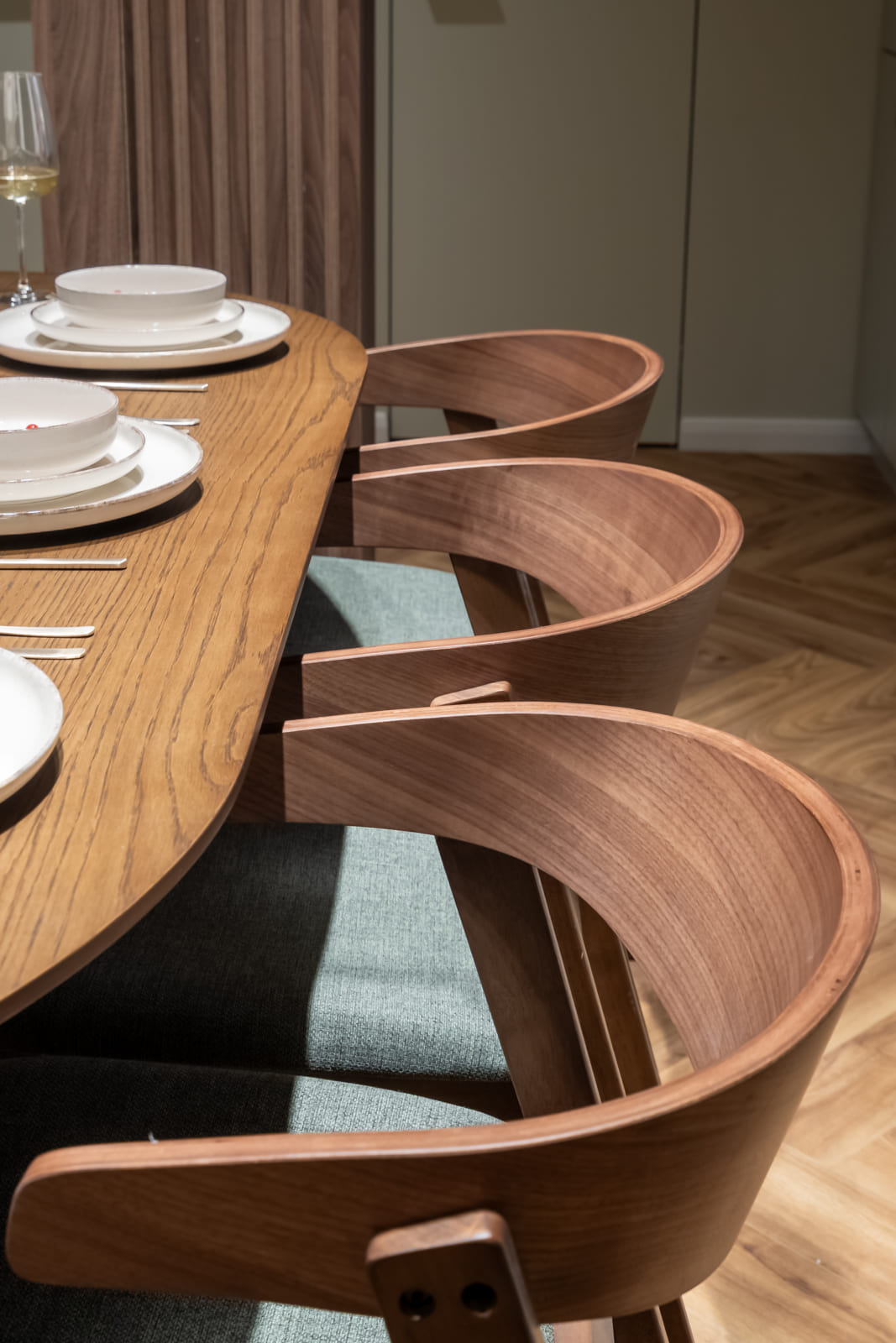 Magheru 48 — Chairs, detail