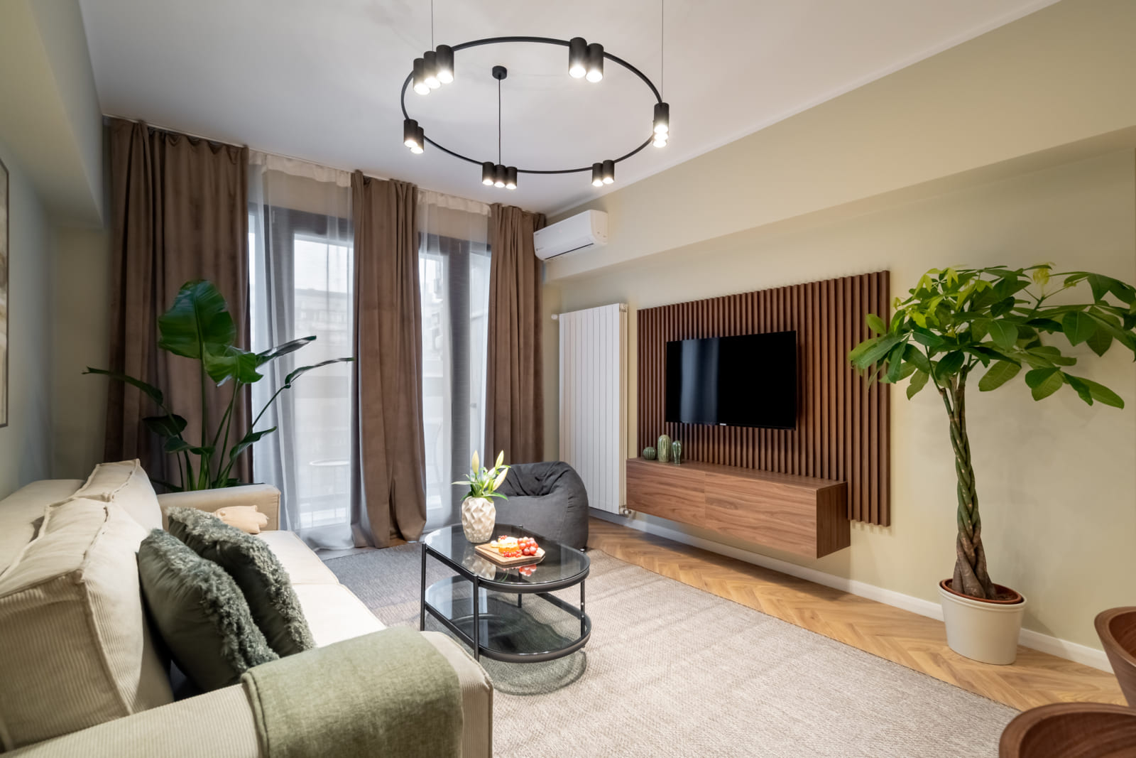 Magheru 48 — Living room and the television