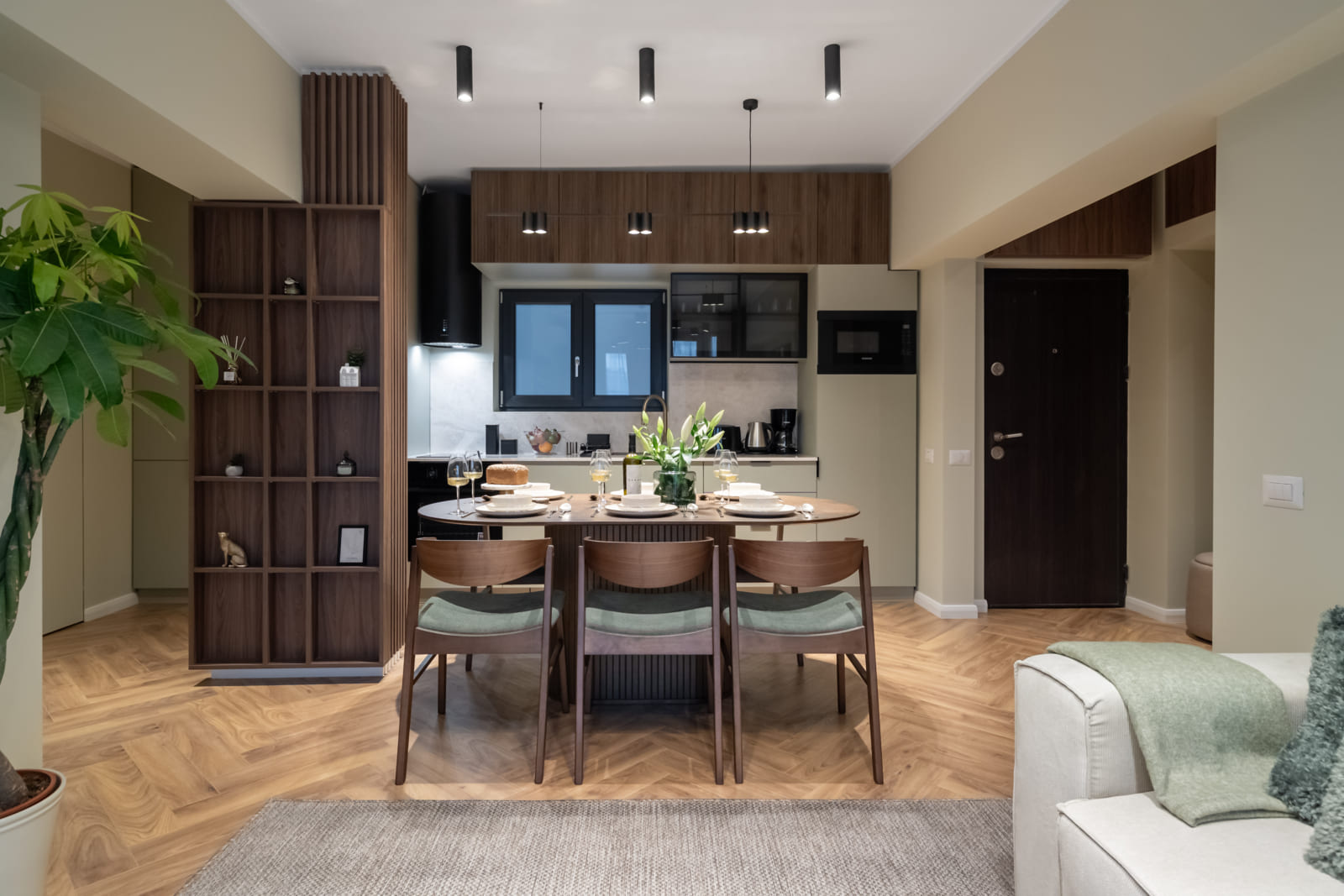 Magheru 48 — Kitchen and the dining table