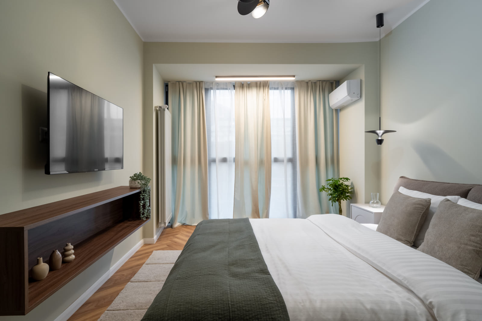 Magheru 48 — Second bedroom, television