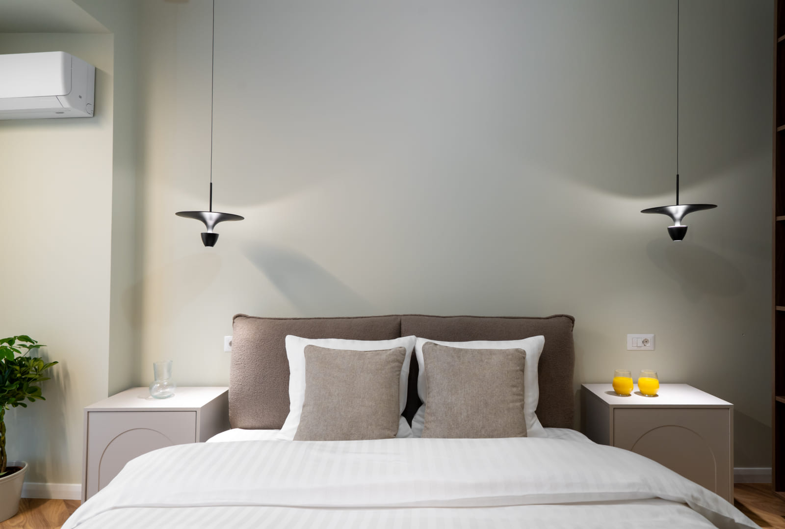 Magheru 48 — Bed and the wall lights