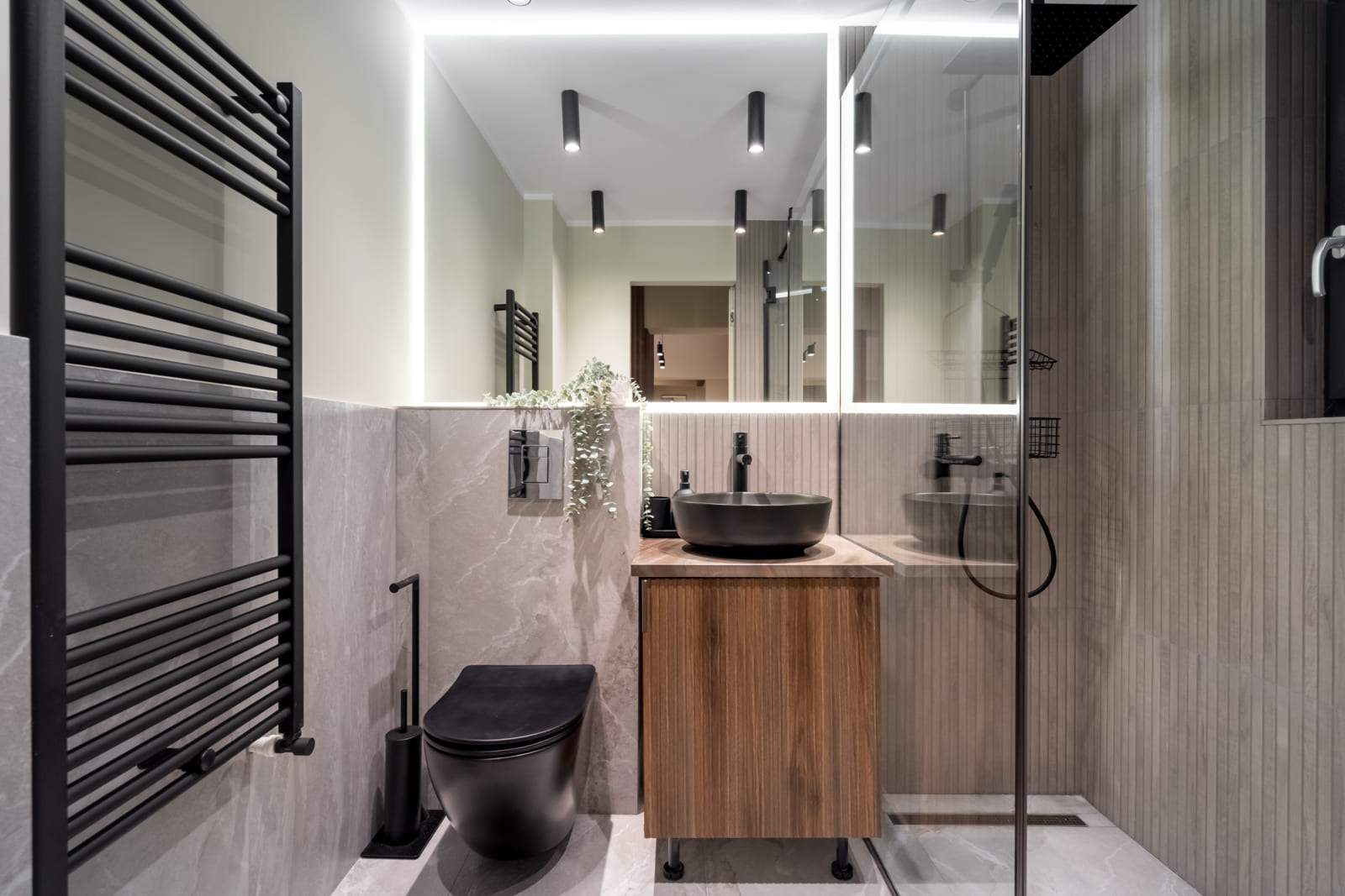 Magheru 48 — Bathroom, basin and shower