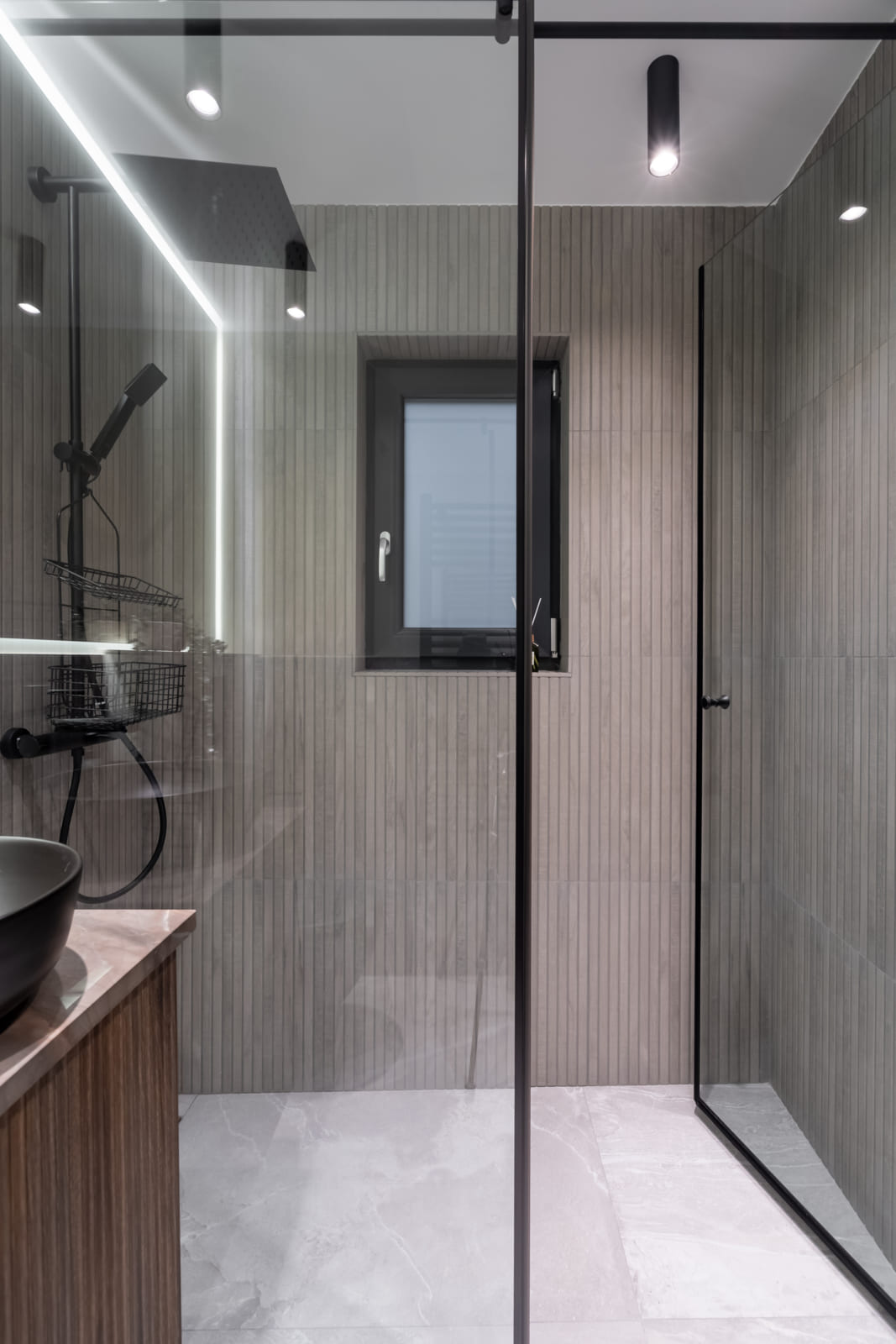 Magheru 48 — Shower