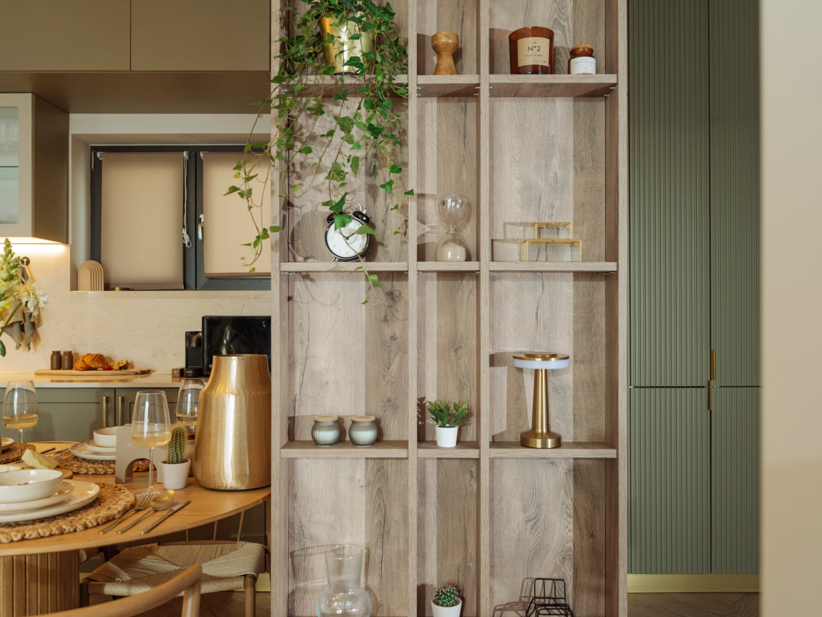 Magheru 65 — Shelving, detail