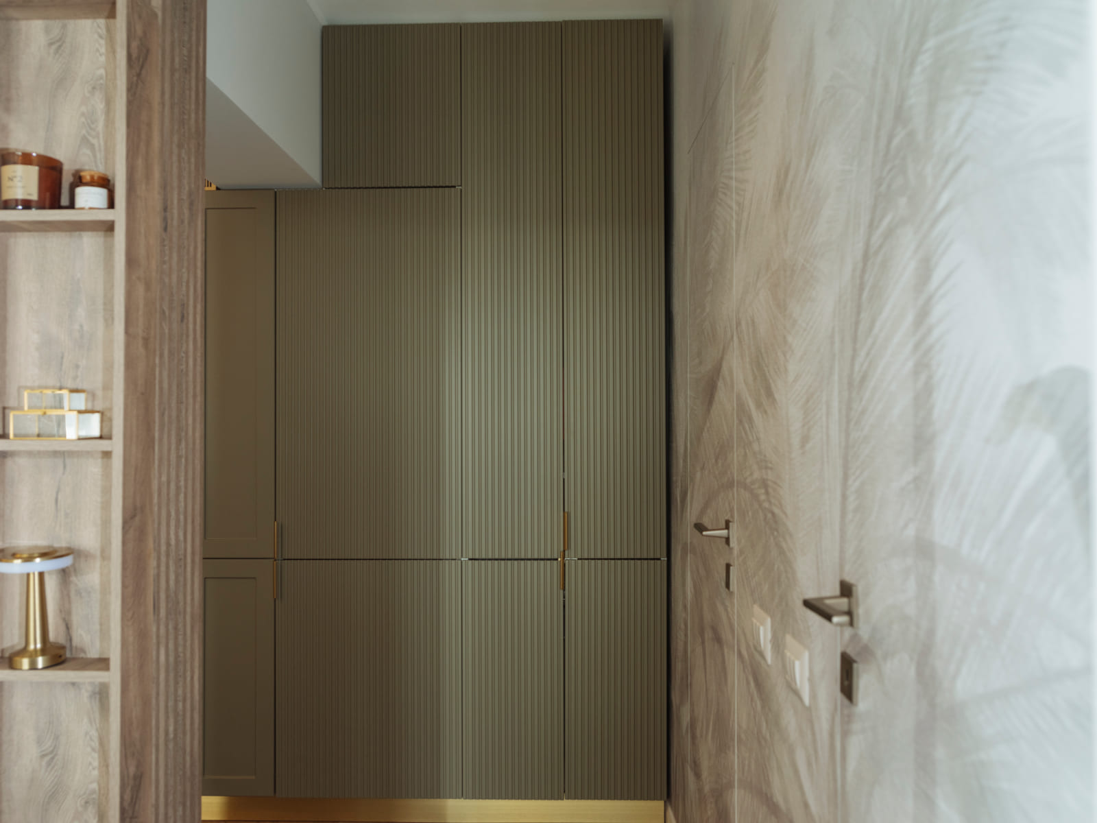 Magheru 65 — Corridor and the marble