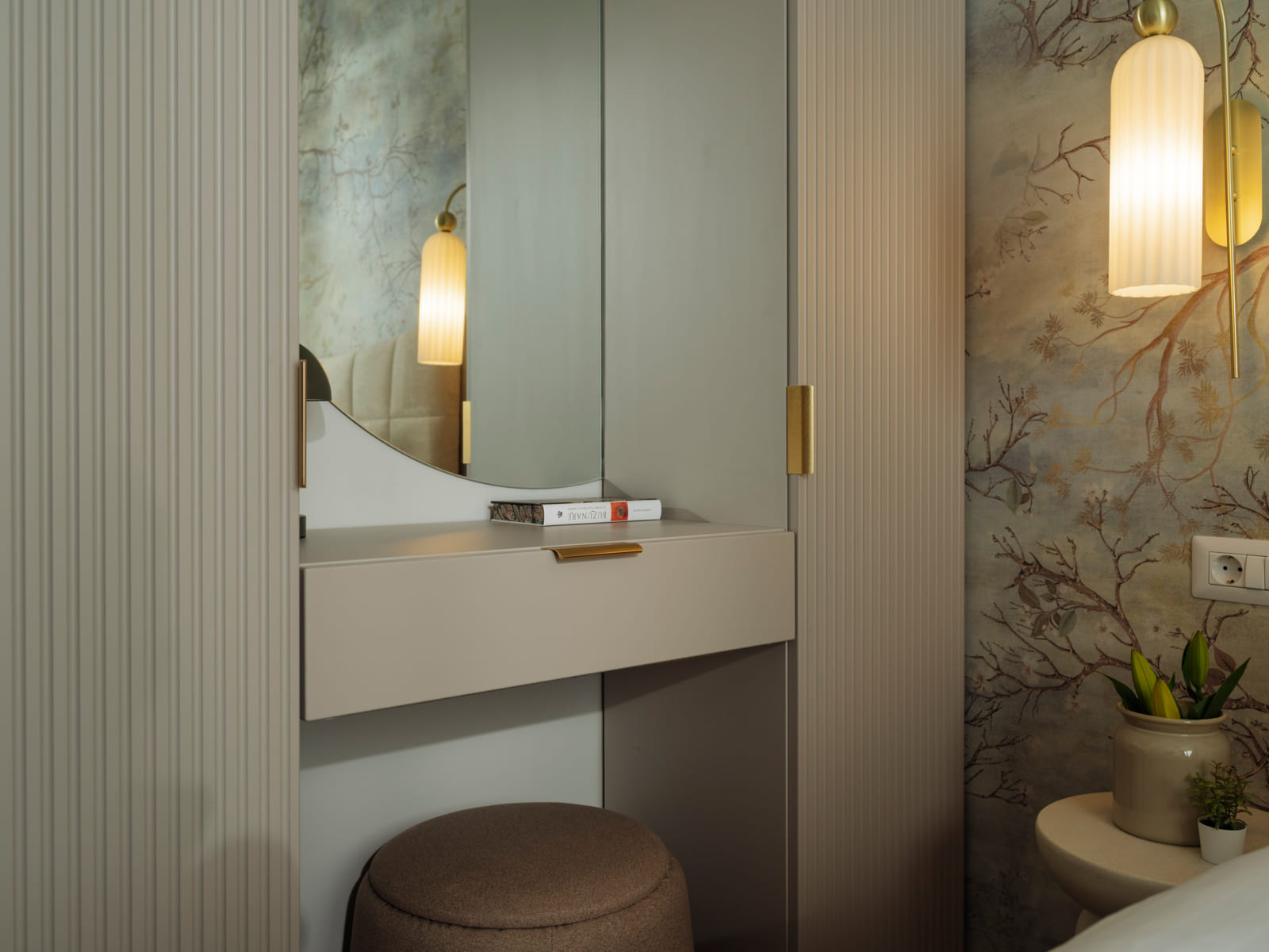 Magheru 65 — Dressing table
