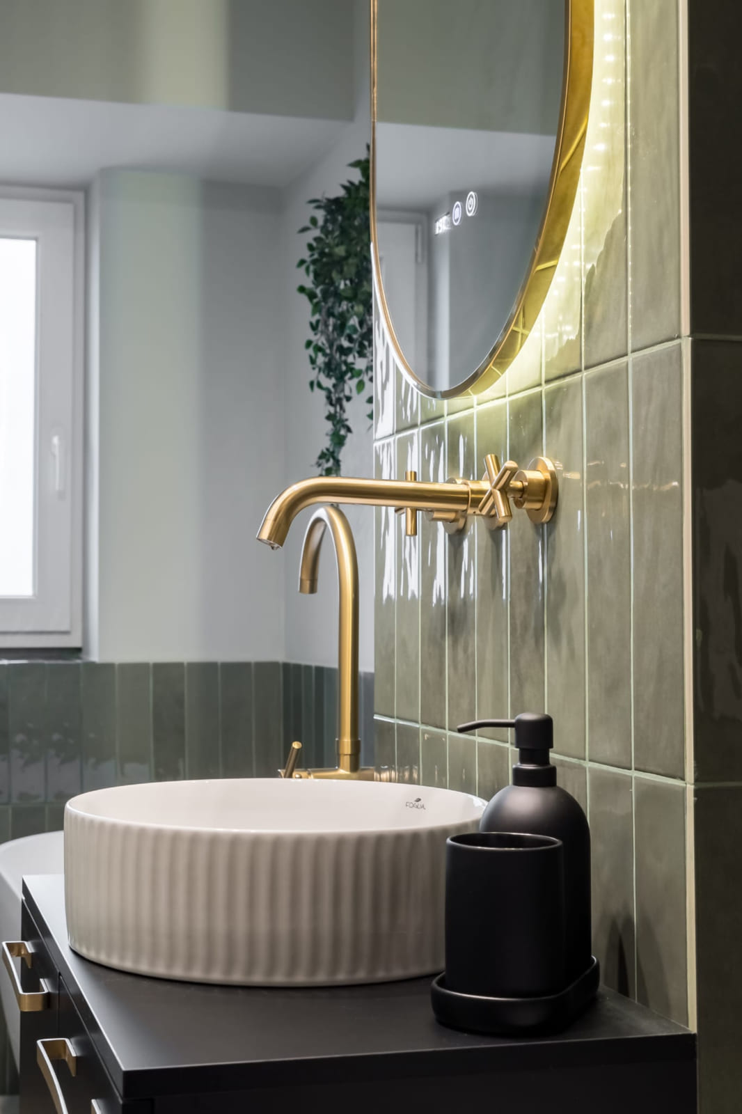 P.A.I Apartment — Fluted basin, detail
