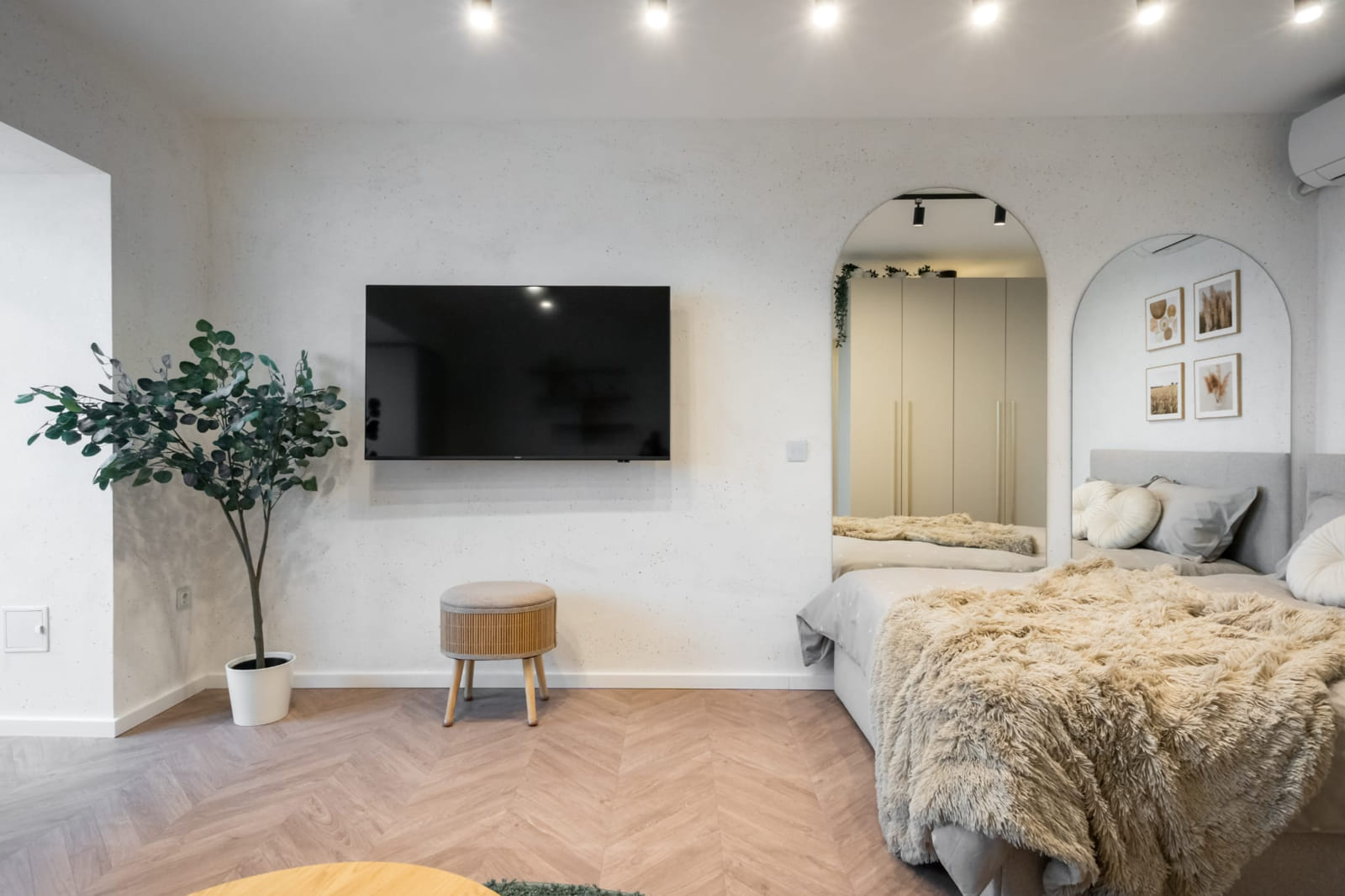 P.A.I Apartment — Sleeping area, wide