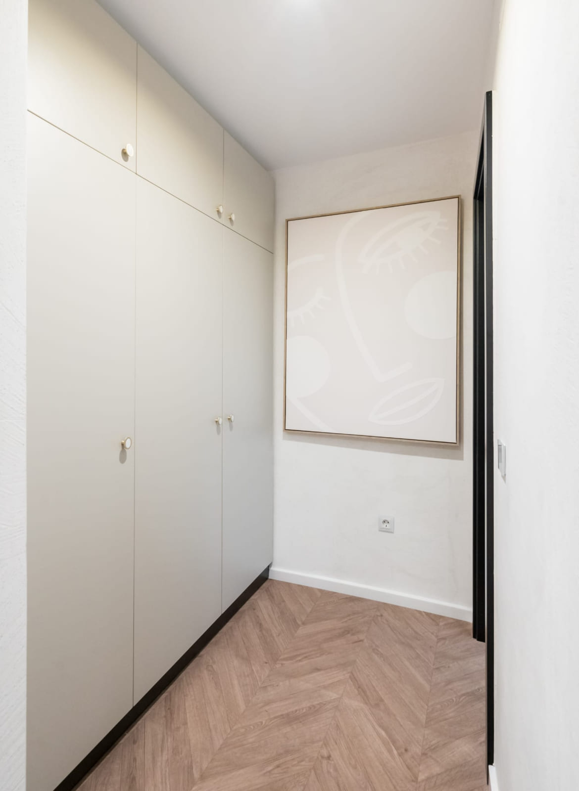 P.A.I Apartment — Corridor and the wardrobe