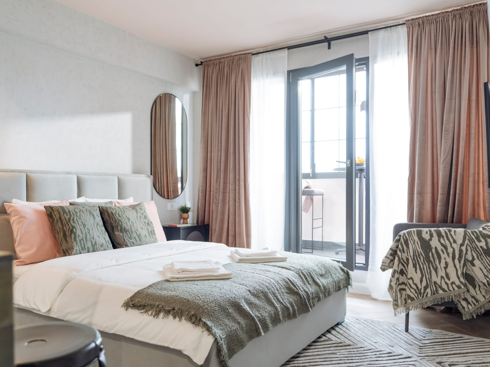 Zalomit Studio 81 — The studio, bed and balcony doors