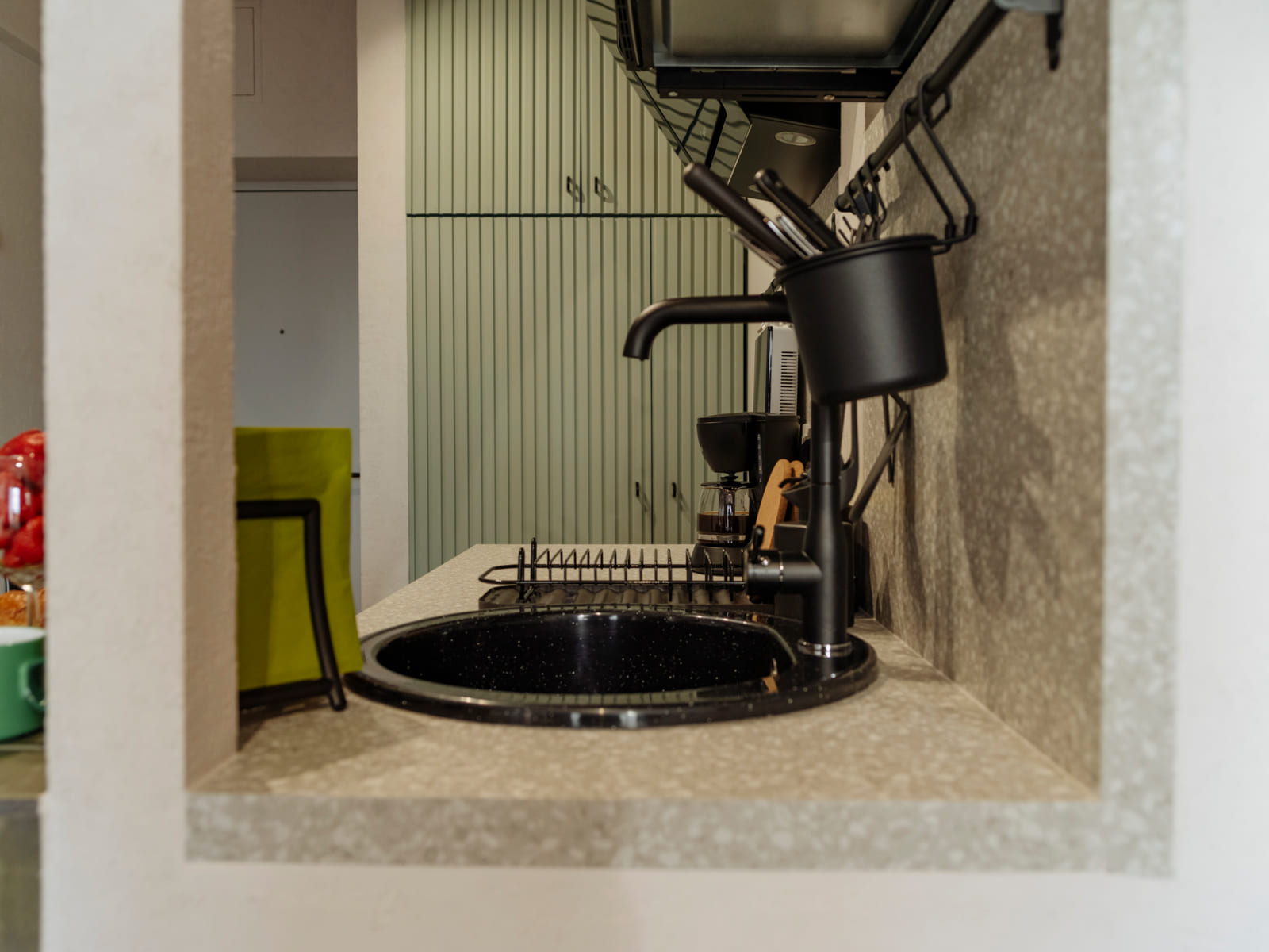 Zalomit Studio 81 — Sink in the arched niche