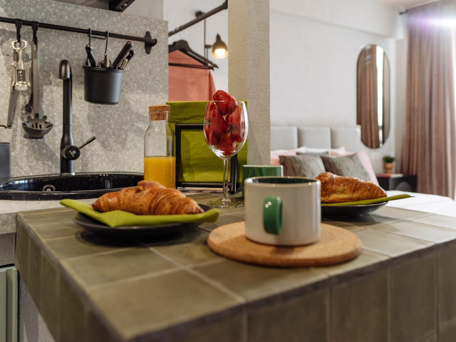Zalomit Studio 81 — Breakfast on the counter