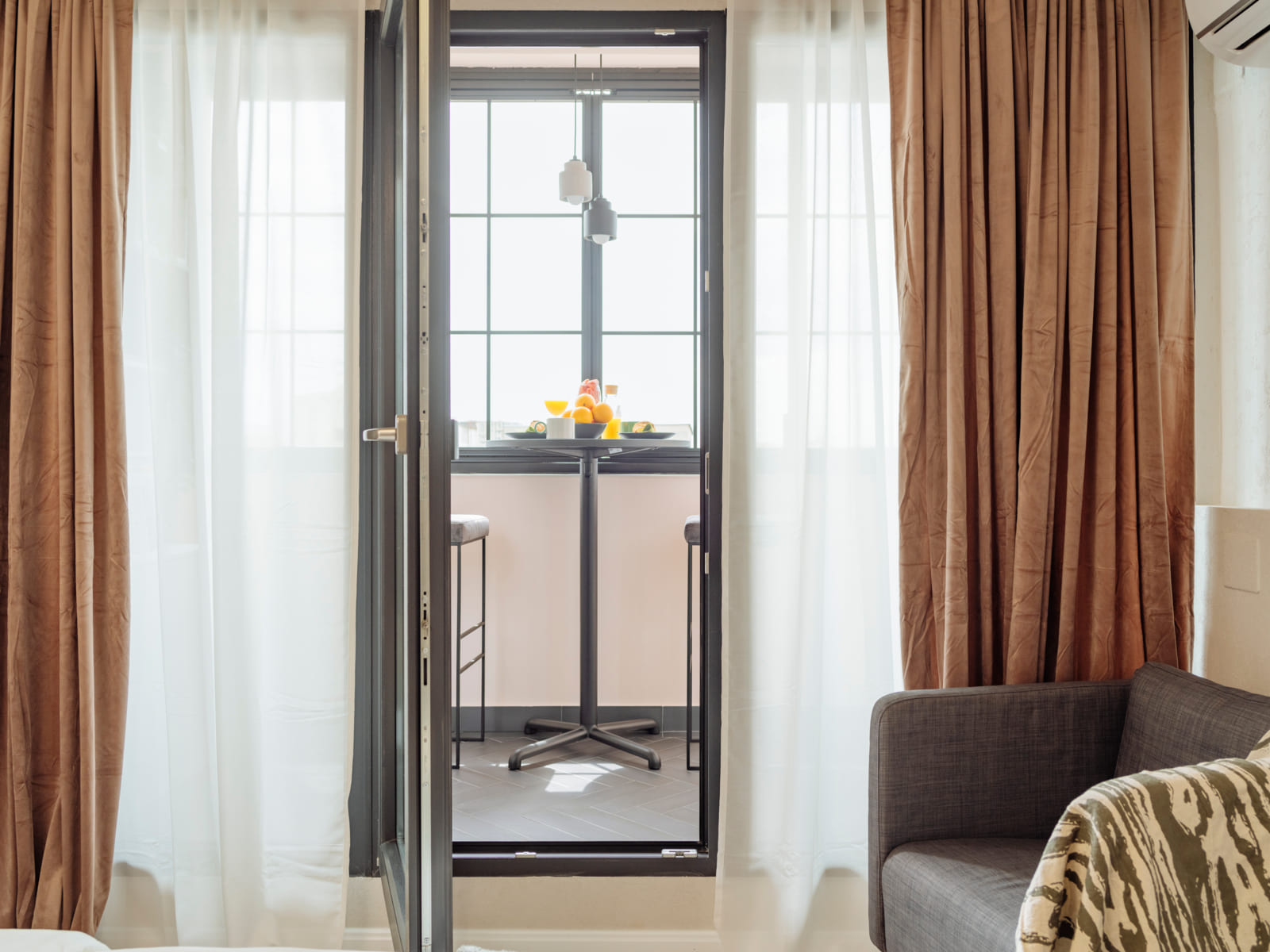 Zalomit Studio 81 — Balcony doors