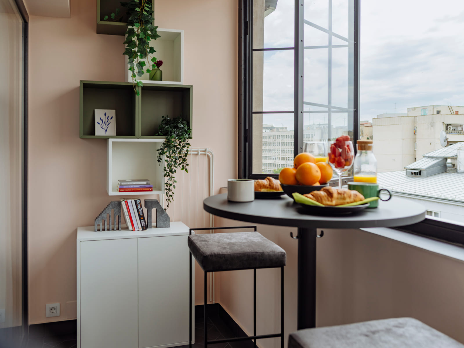 Zalomit Studio 81 — Shelf corner and stool