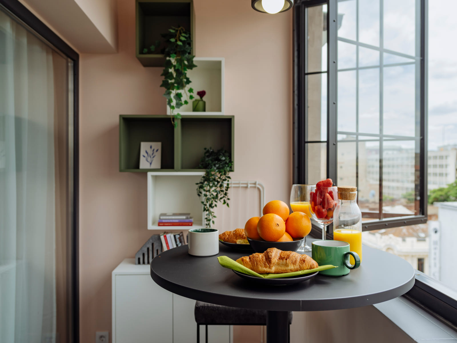 Zalomit Studio 81 — Shelf and the balcony