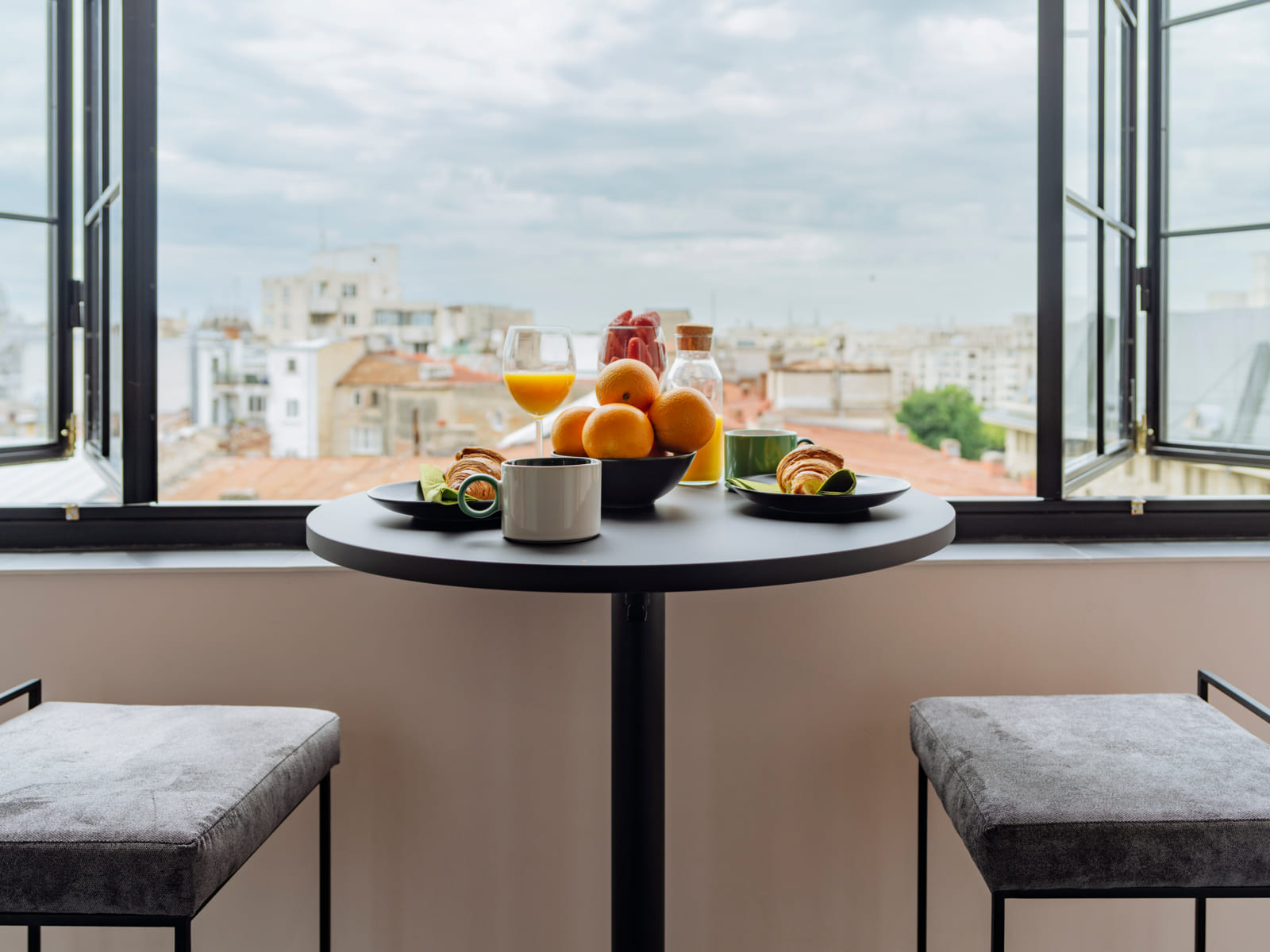 Zalomit Studio 81 — Breakfast table on the balcony