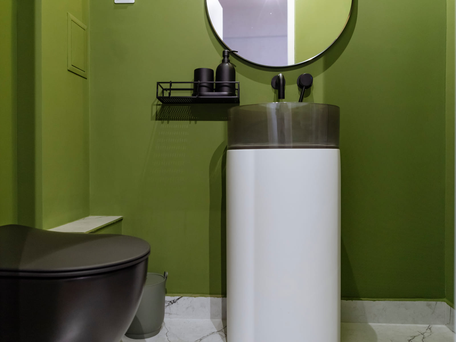 Zalomit Studio 81 — Bathroom, green and marble