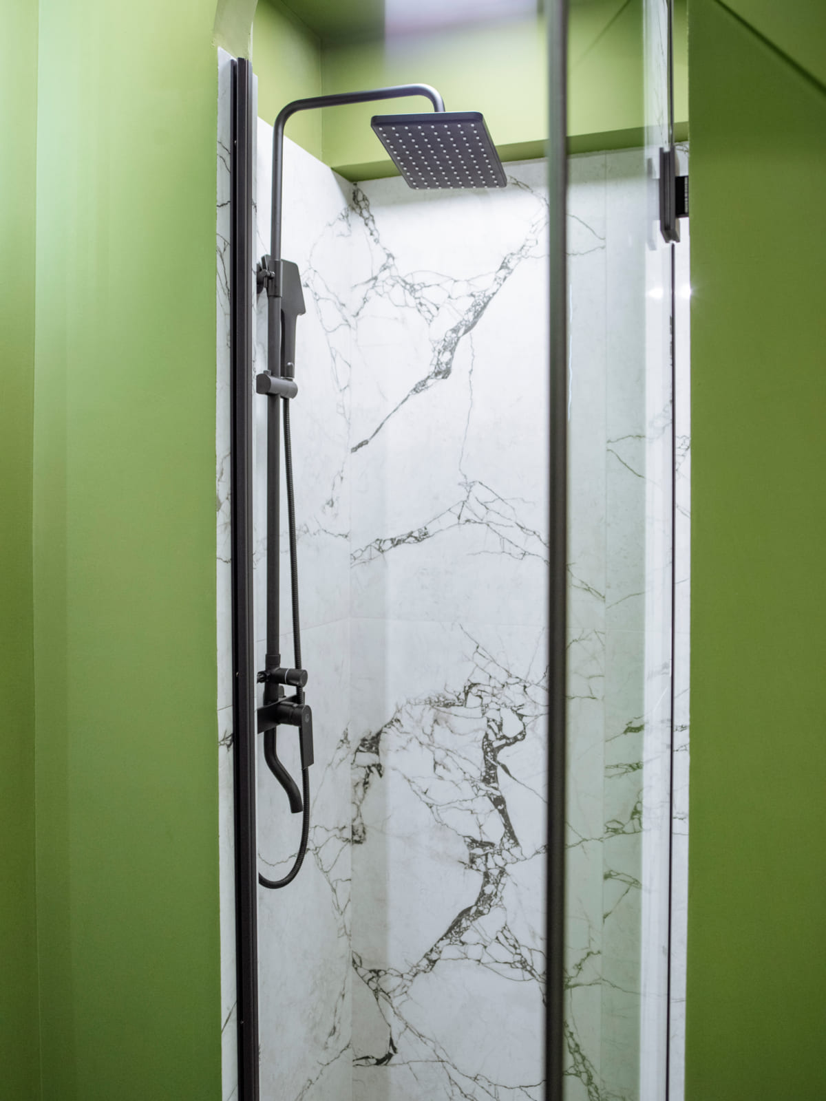 Zalomit Studio 81 — Shower