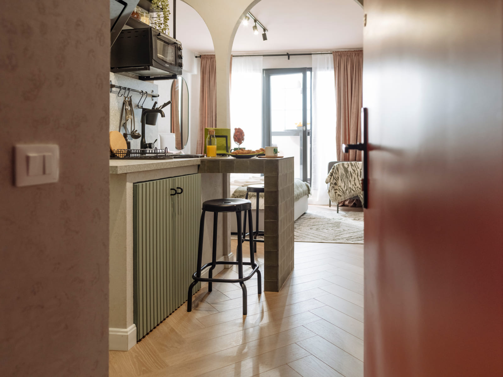 Zalomit Studio 81 — Kitchenette, towards the door