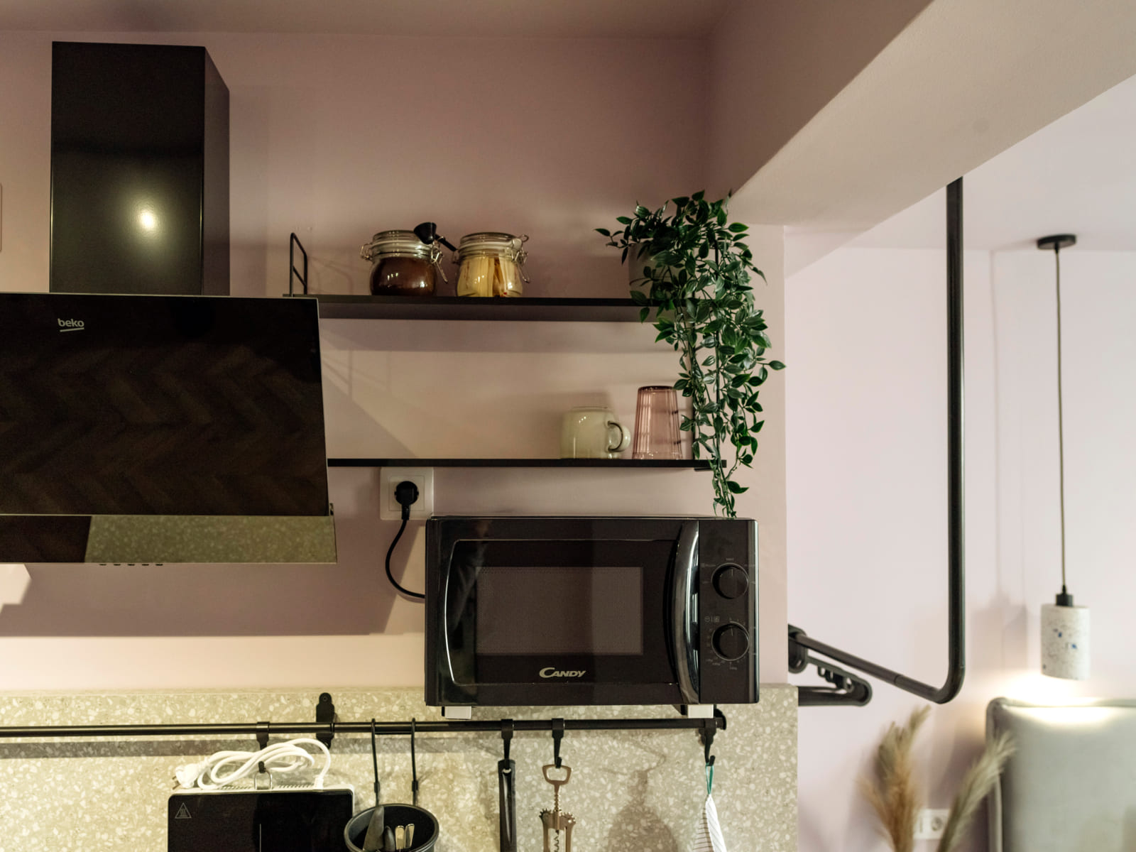 Zalomit Studio 83 — Microwave shelf, detail