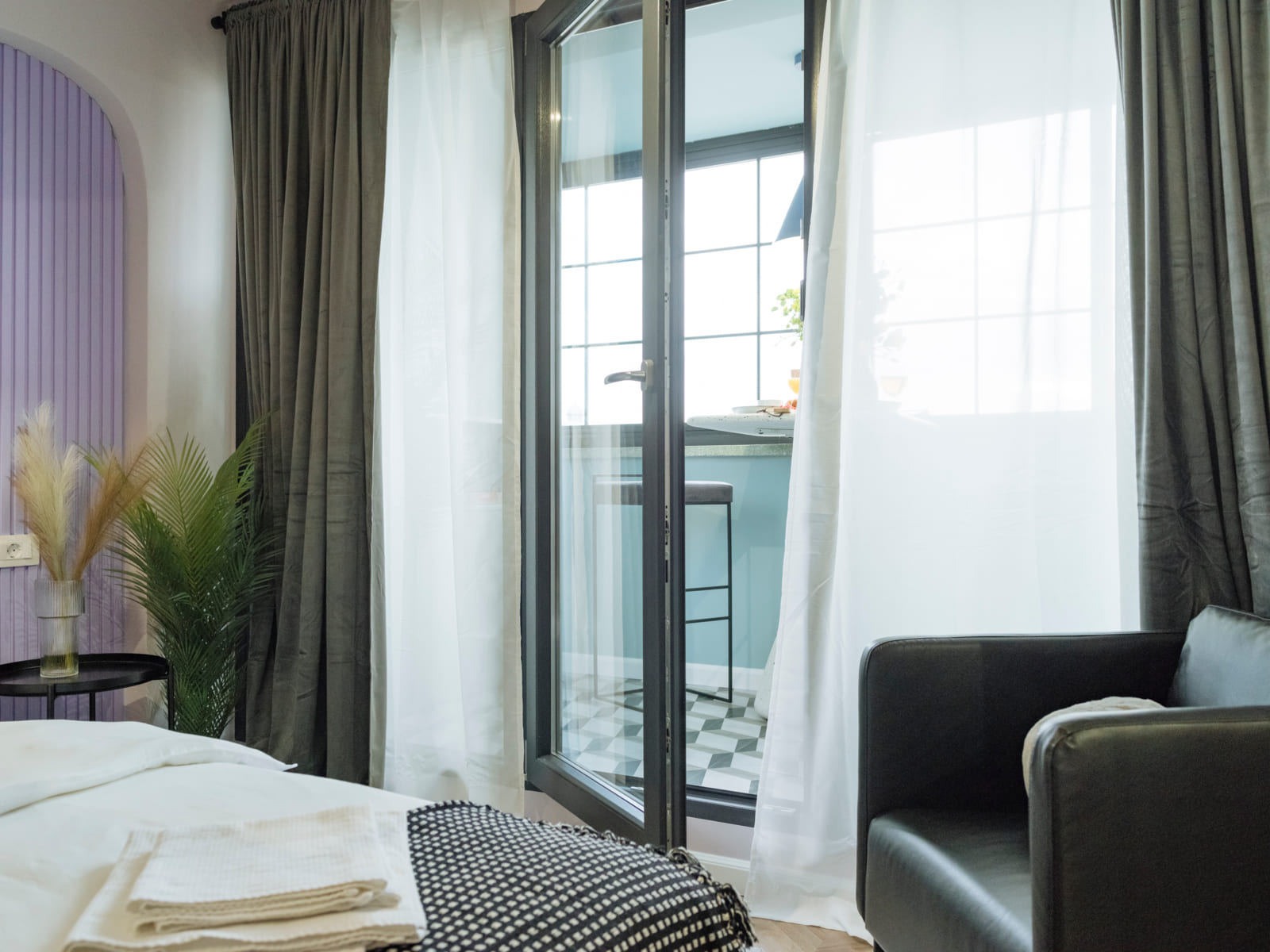 Zalomit Studio 83 — Bed and the armchair