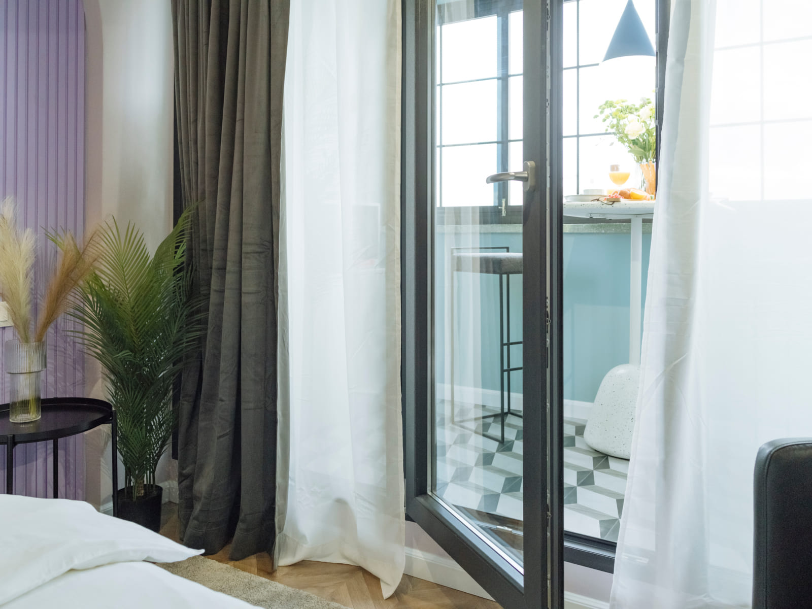 Zalomit Studio 83 — Bed towards the balcony