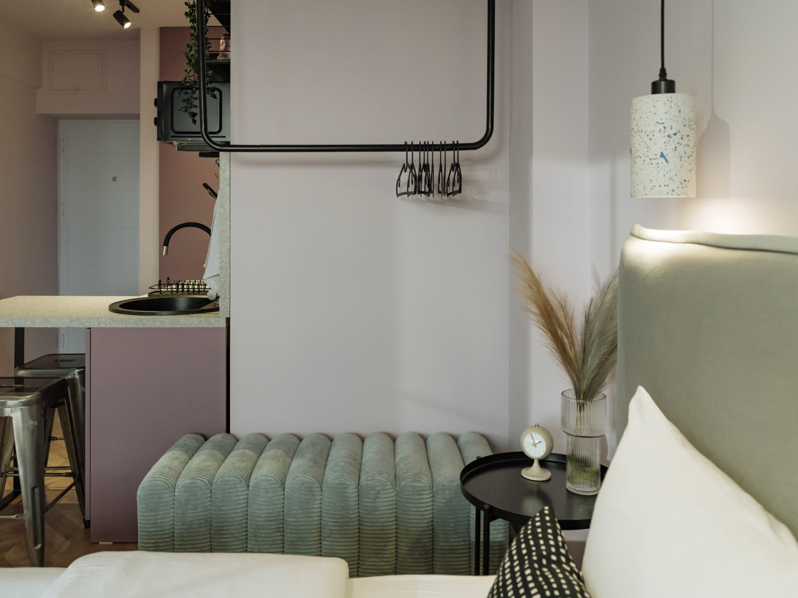 Zalomit Studio 83 — Bar and the palm
