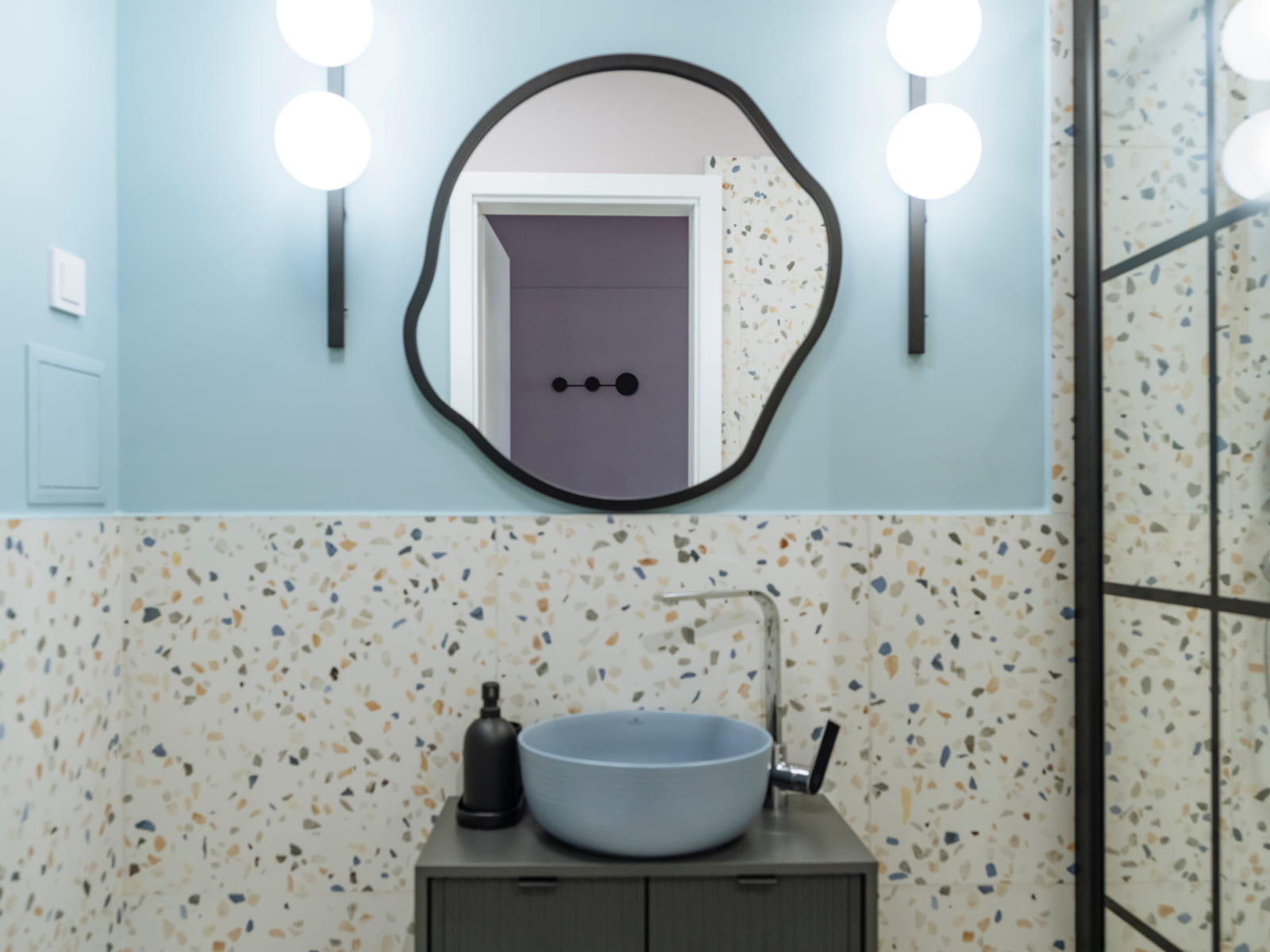 Zalomit Studio 83 — Bathroom, terrazzo and blue basin